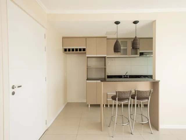 Apartamento com 54m² 2 quartos e 2 banheiros, para alugar, no bairro Areal em Pelotas