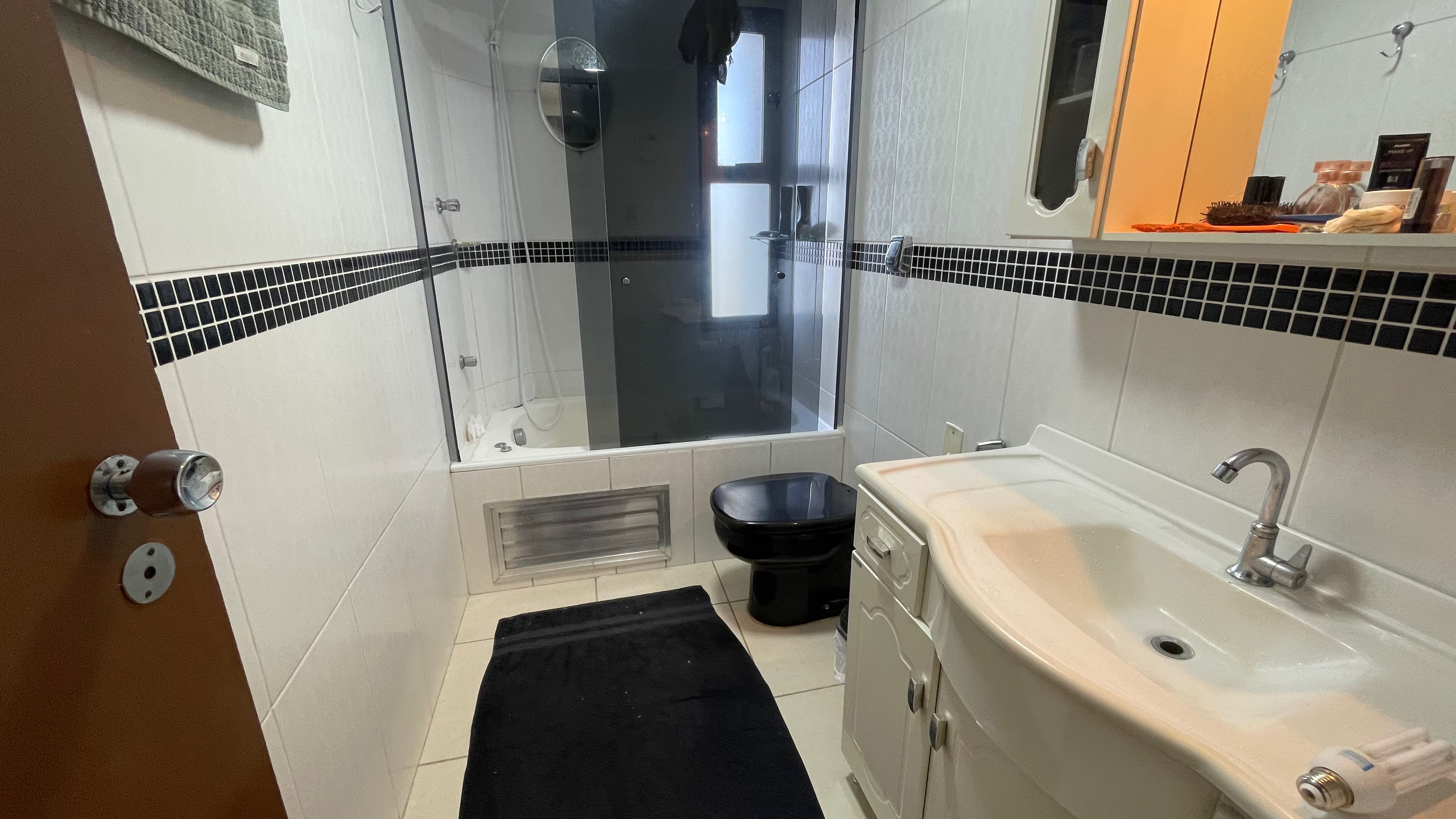 Apartamento à venda no Edifício Dona Antônia, Centro - 84 m², 2 quartos, cozinha com armários e sacada. - 9