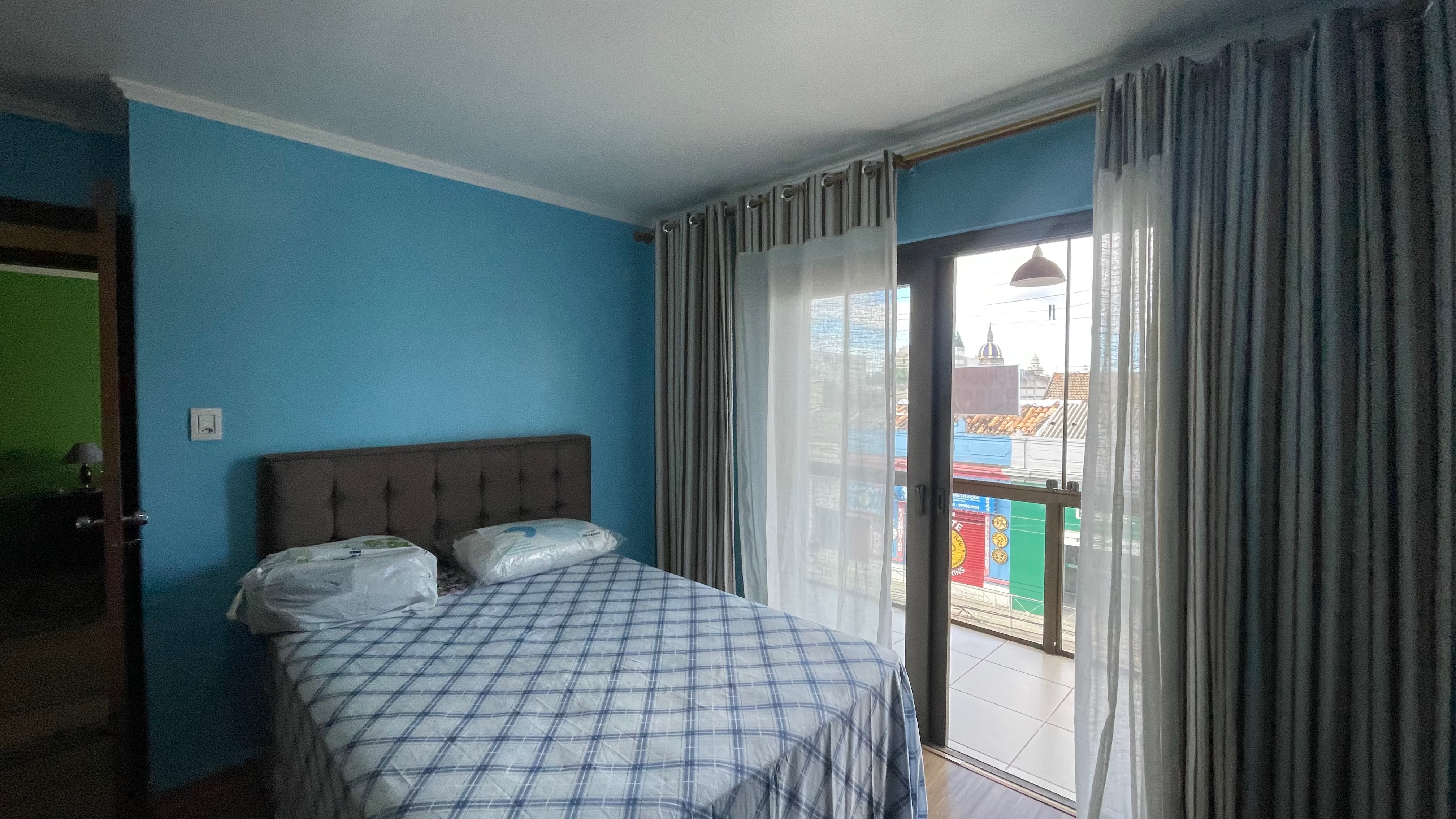 Apartamento à venda no Edifício Dona Antônia, Centro - 84 m², 2 quartos, cozinha com armários e sacada. - 6