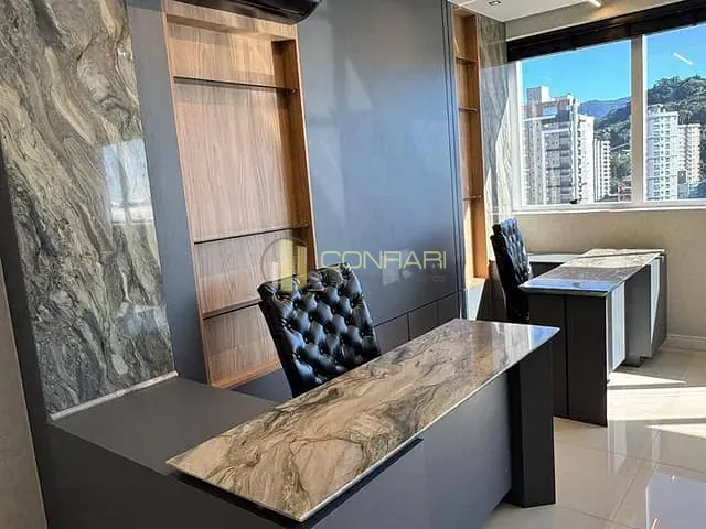Sala com 69m², à venda, no bairro Meia Praia em Itapema