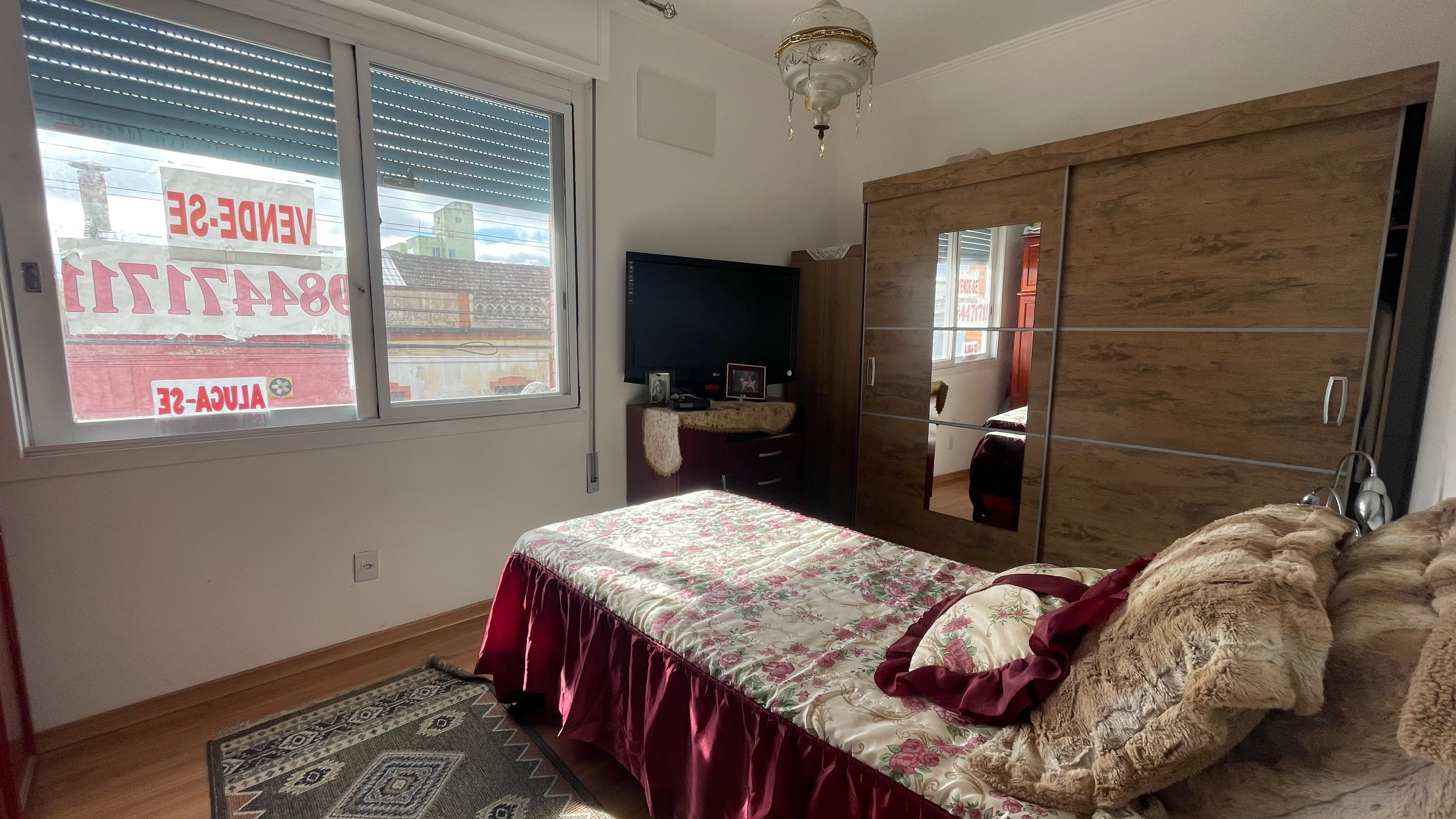 Apartamento à venda no centro de Pelotas - 74 m², 2 quartos, piso laminado e face norte que garante excelente iluminação natural. - 8