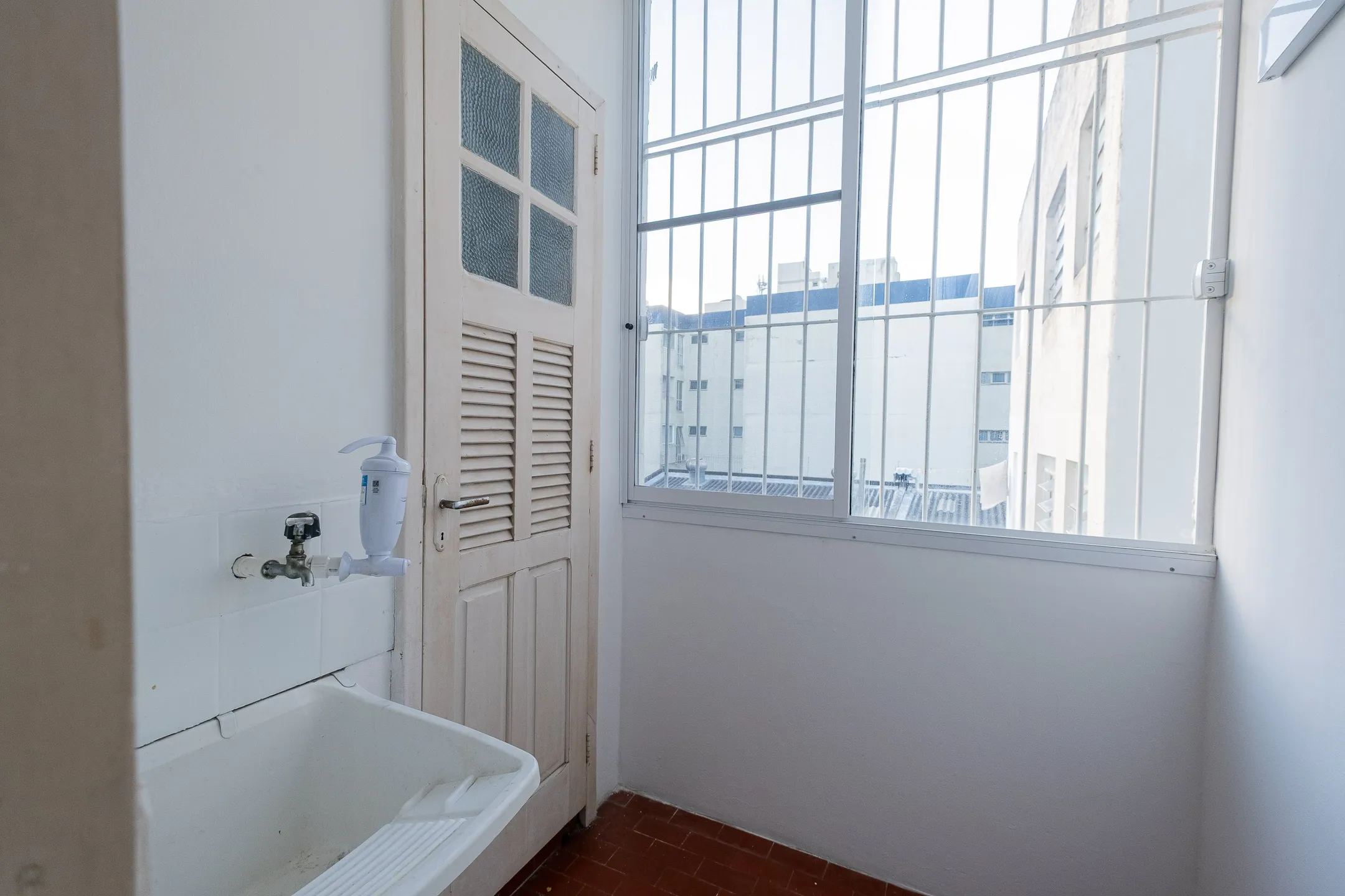 Apartamento à venda no Edifício Sabino Rosa, Centro - 73 m², 2 quartos, cozinha com armários e ótima posição solar. - 10