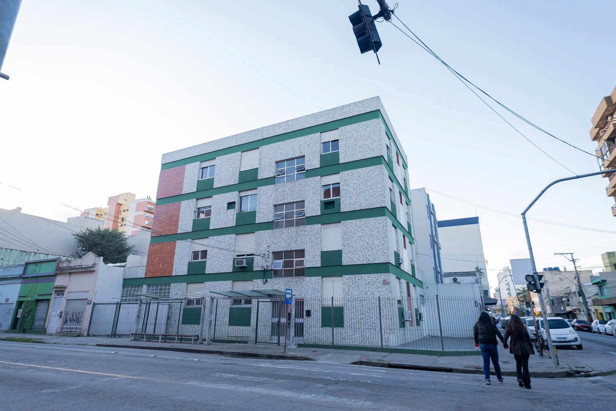 Apartamento à venda no Edifício Sabino Rosa, Centro - 73 m², 2 quartos, cozinha com armários e ótima posição solar. - 11