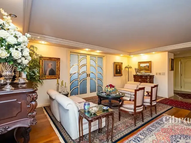 Apartamento 3 quartos e 4 banheiros, à venda, no bairro Batel em Curitiba