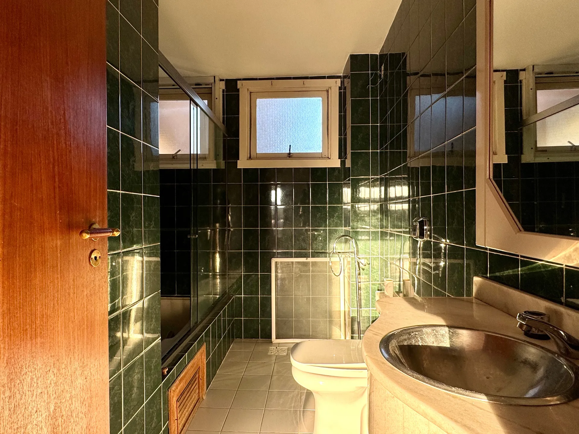 Apartamento à venda no centro de Pelotas - 115 m², 2 quartos (sendo 1 suíte com hidro), amplo e iluminado com lareira e 2 sacadas. - 20
