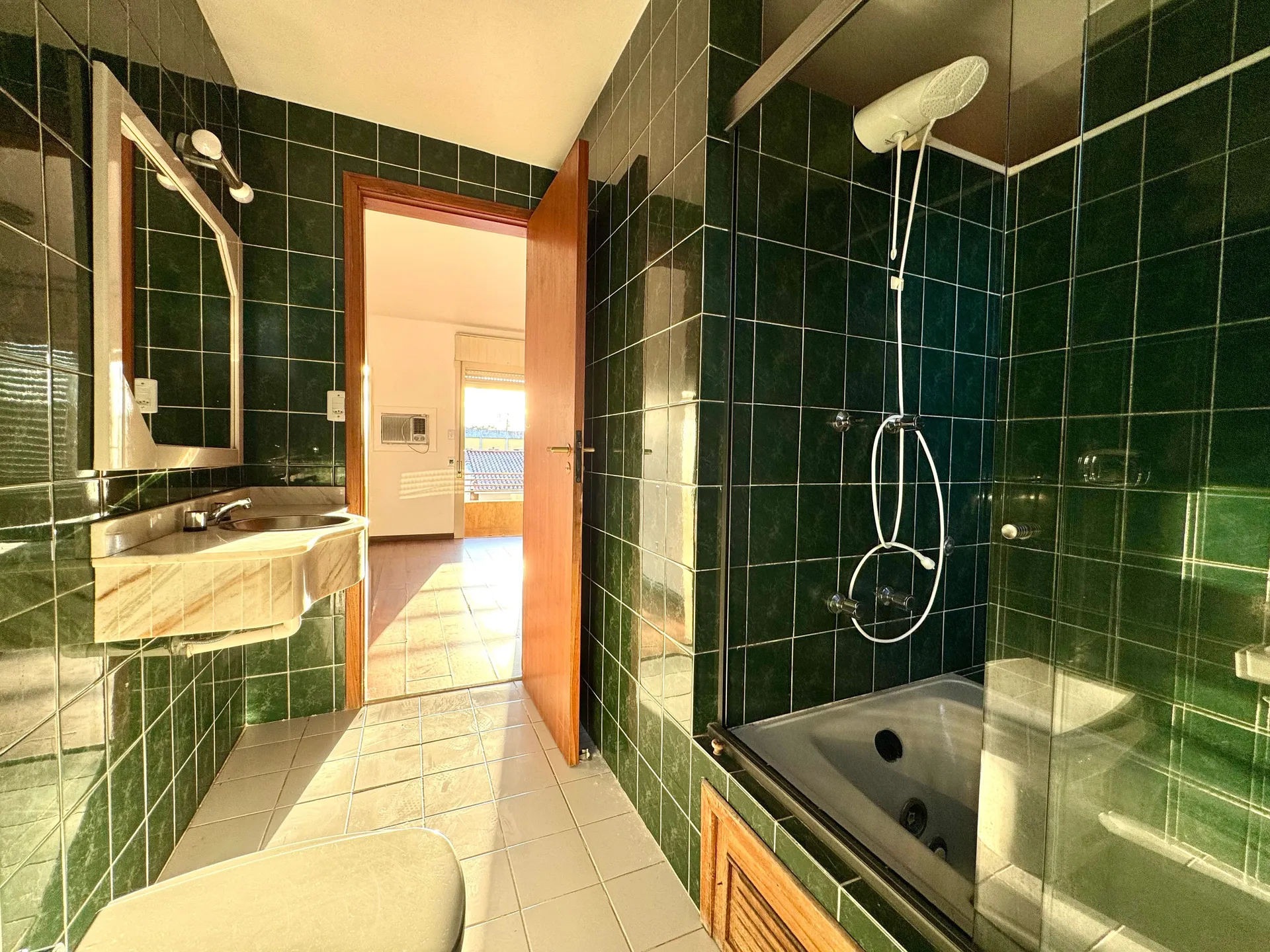 Apartamento à venda no centro de Pelotas - 115 m², 2 quartos (sendo 1 suíte com hidro), amplo e iluminado com lareira e 2 sacadas. - 19