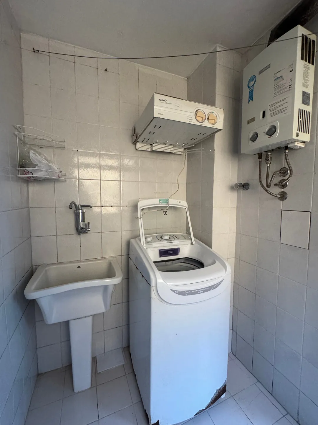 Apartamento à venda no centro de Pelotas - 115 m², 2 quartos (sendo 1 suíte com hidro), amplo e iluminado com lareira e 2 sacadas. - 23