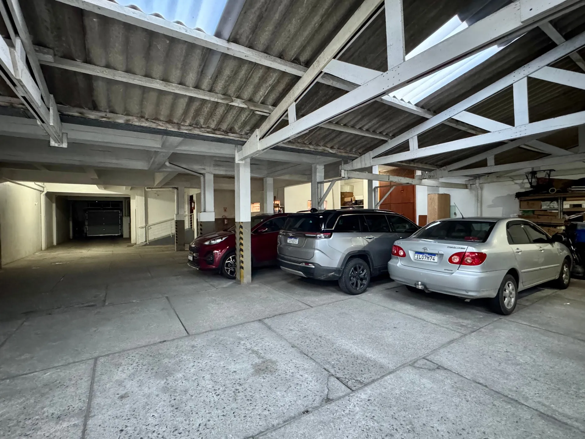 Apartamento à venda no centro de Pelotas - 115 m², 2 quartos (sendo 1 suíte com hidro), amplo e iluminado com lareira e 2 sacadas. - 25