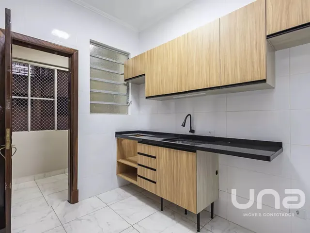 Apartamento 1 quarto e 1 banheiro, para alugar, no bairro Centro em Curitiba