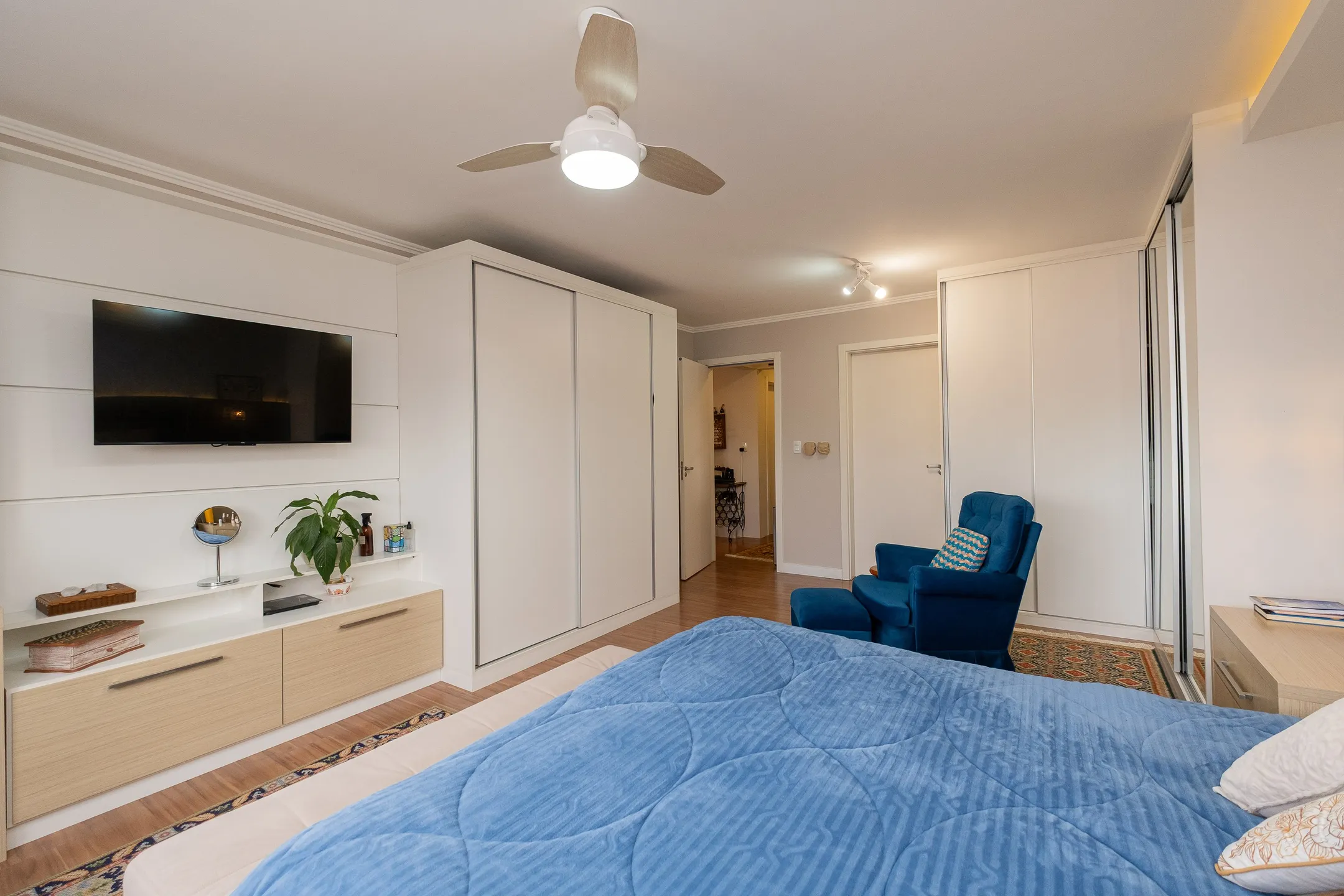 Apartamento de alto padrão à venda na Zona Norte de Pelotas - 141 m², 3 quartos (sendo 1 suíte), móveis planejados e 2 vagas cobertas. - 11