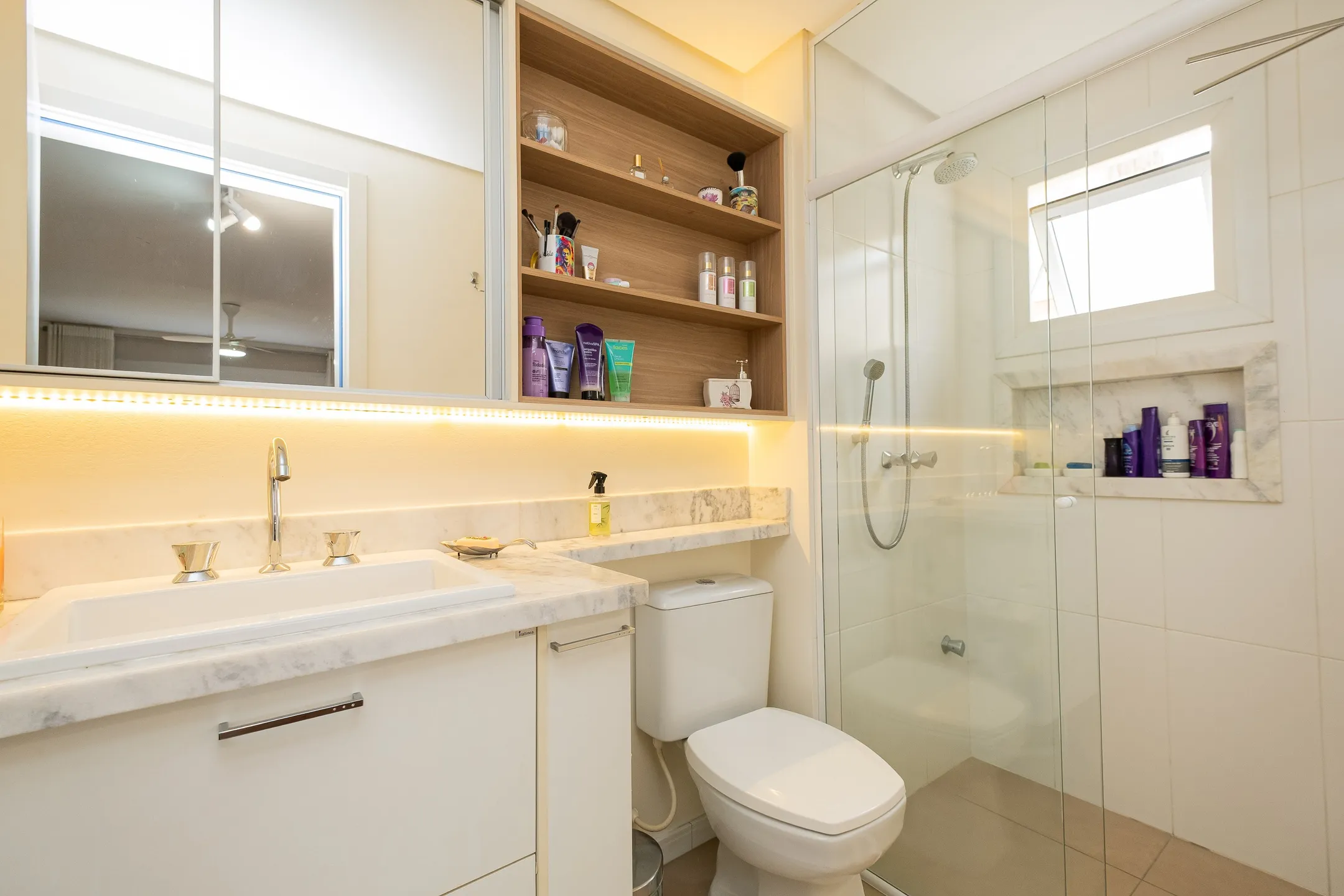 Apartamento de alto padrão à venda na Zona Norte de Pelotas - 141 m², 3 quartos (sendo 1 suíte), móveis planejados e 2 vagas cobertas. - 12