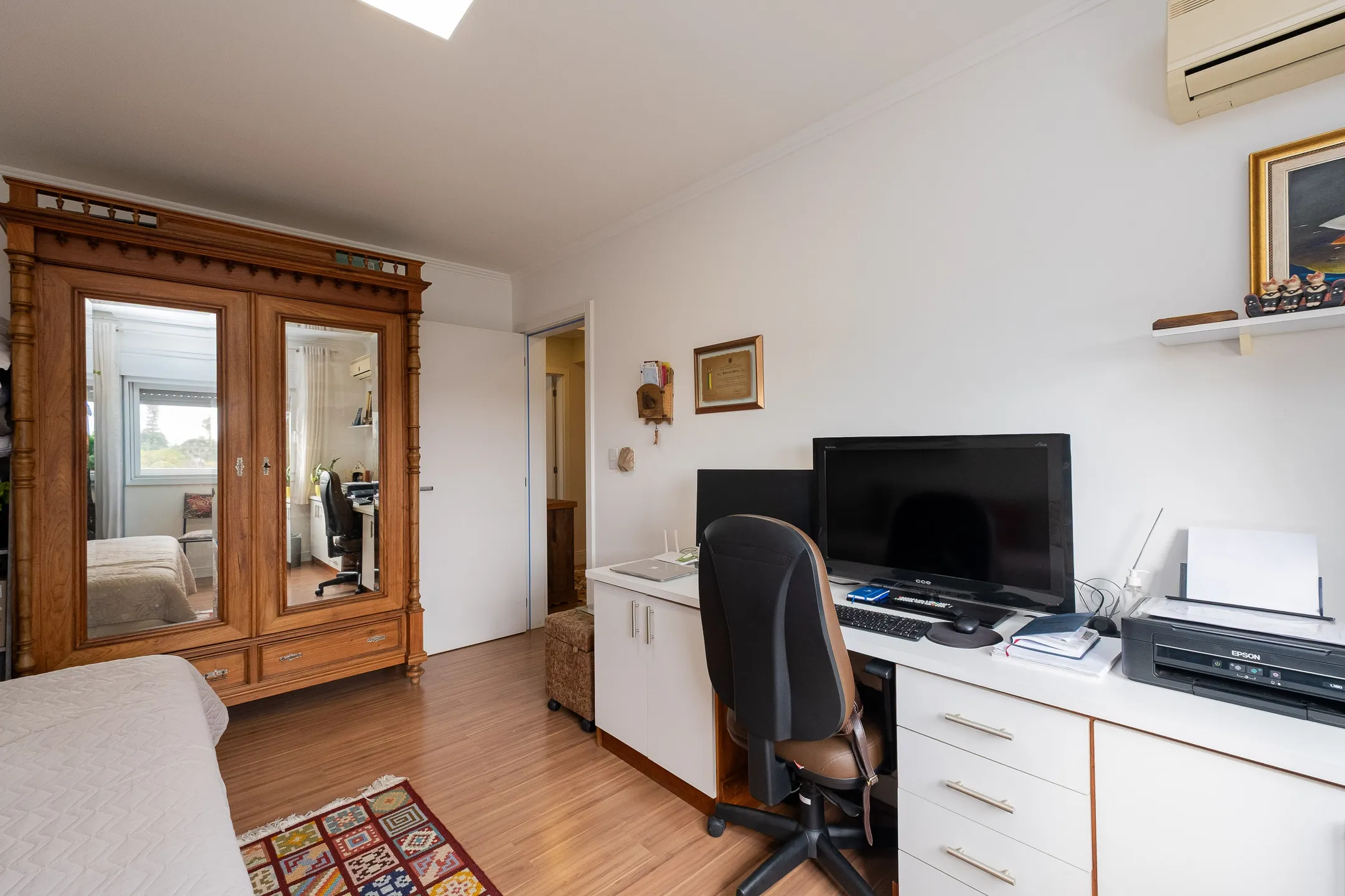 Apartamento de alto padrão à venda na Zona Norte de Pelotas - 141 m², 3 quartos (sendo 1 suíte), móveis planejados e 2 vagas cobertas. - 14