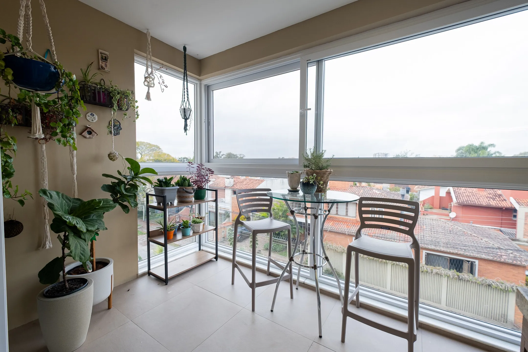 Apartamento de alto padrão à venda na Zona Norte de Pelotas - 141 m², 3 quartos (sendo 1 suíte), móveis planejados e 2 vagas cobertas. - 18