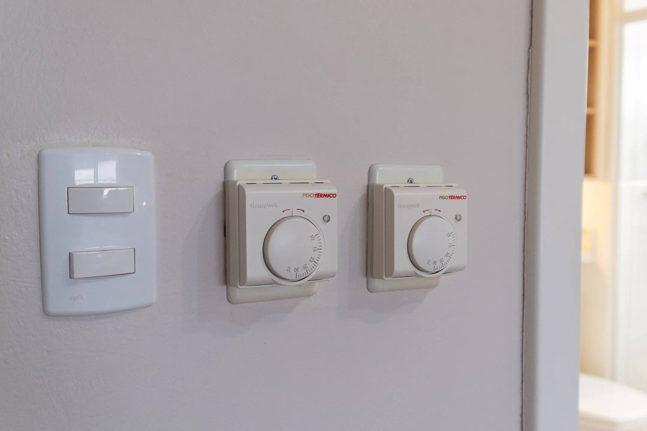 Apartamento de alto padrão à venda na Zona Norte de Pelotas - 141 m², 3 quartos (sendo 1 suíte), móveis planejados e 2 vagas cobertas. - 21