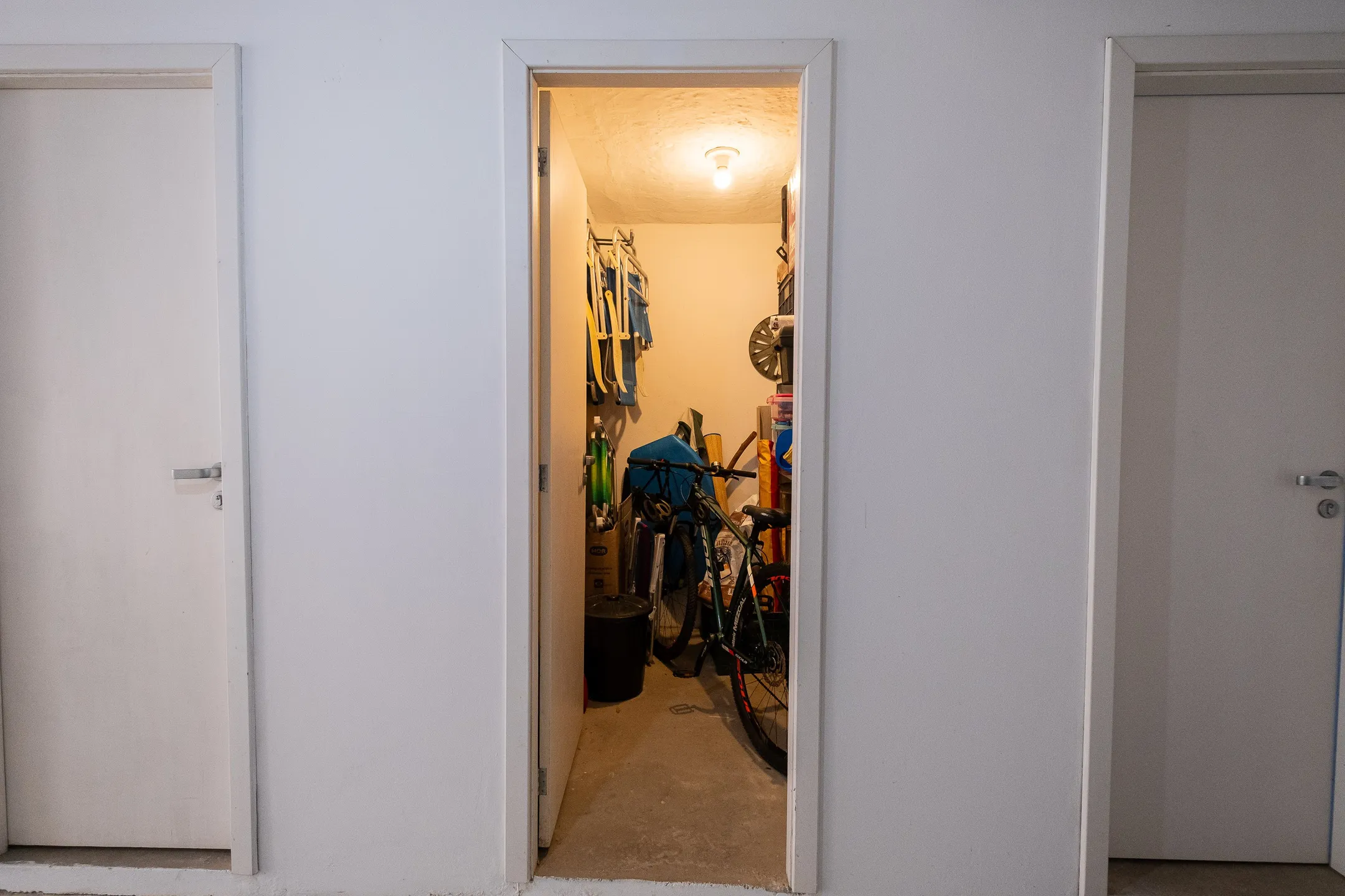 Apartamento de alto padrão à venda na Zona Norte de Pelotas - 141 m², 3 quartos (sendo 1 suíte), móveis planejados e 2 vagas cobertas. - 22