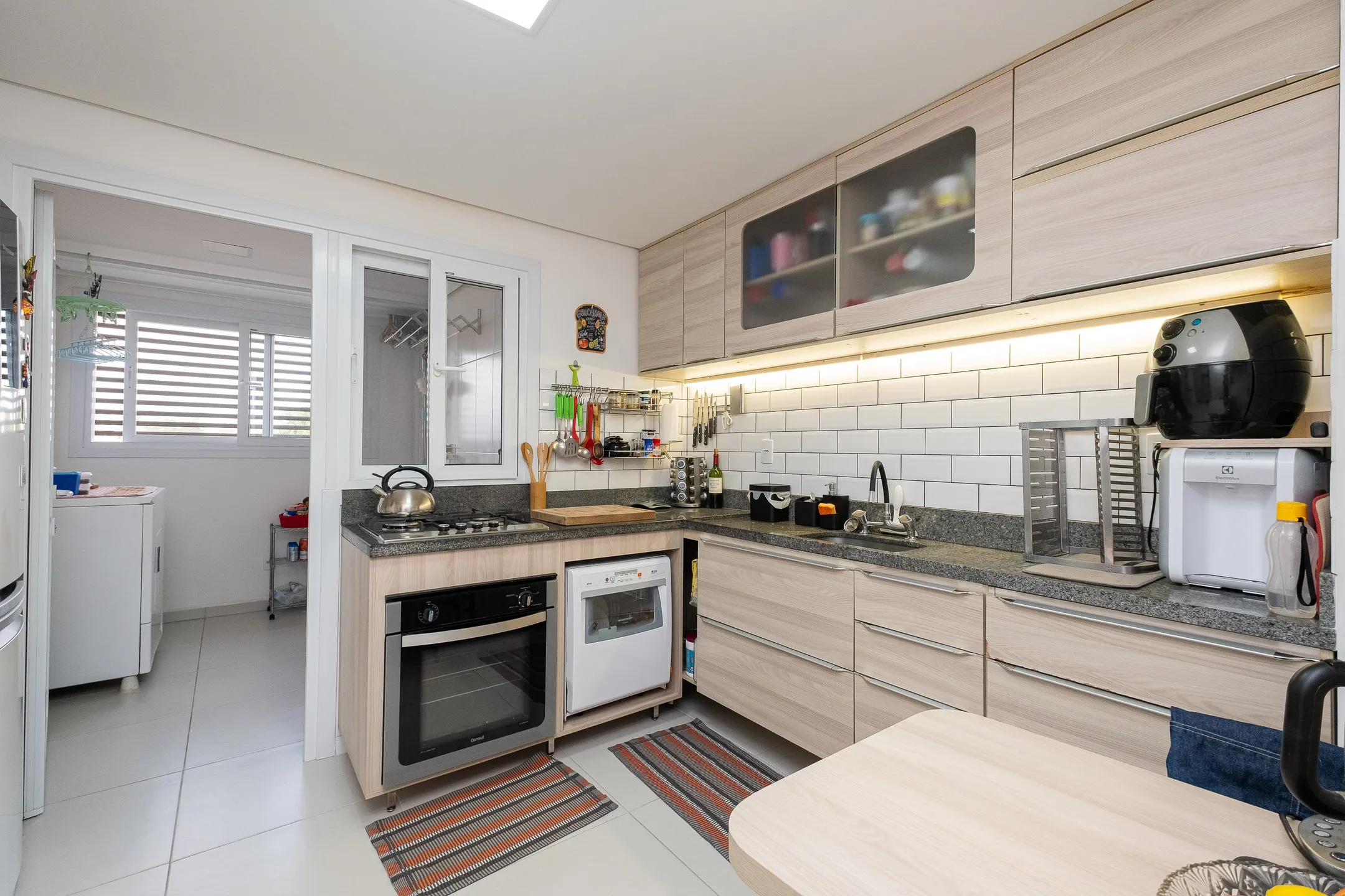 Apartamento de alto padrão à venda na Zona Norte de Pelotas - 141 m², 3 quartos (sendo 1 suíte), móveis planejados e 2 vagas cobertas. - 6
