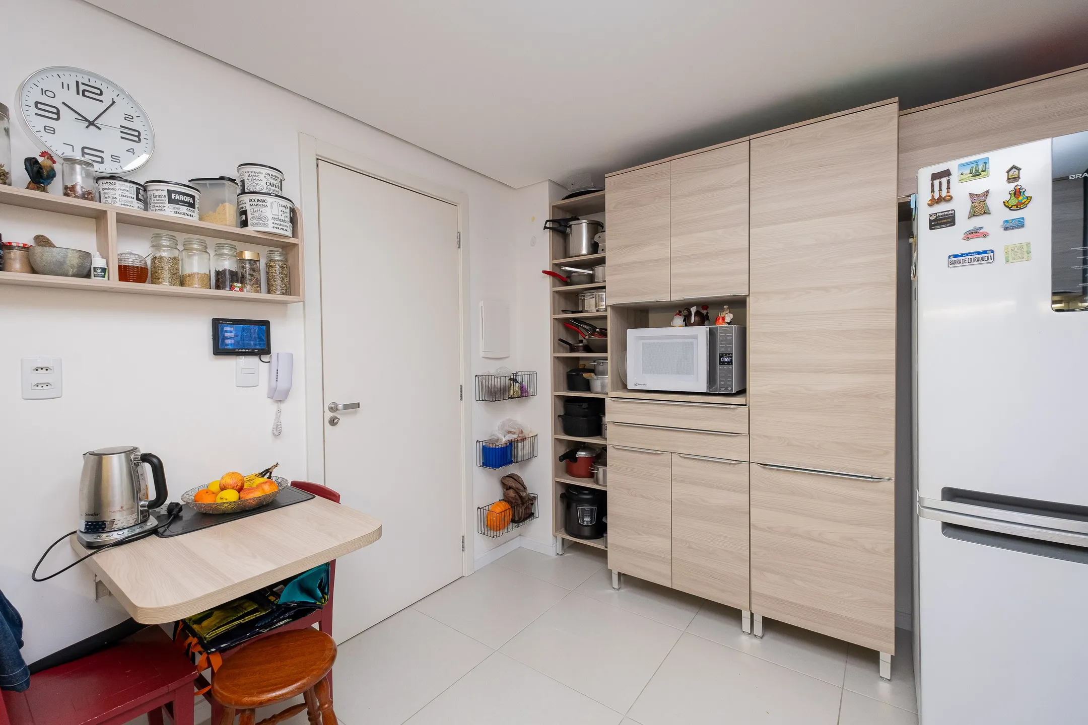 Apartamento de alto padrão à venda na Zona Norte de Pelotas - 141 m², 3 quartos (sendo 1 suíte), móveis planejados e 2 vagas cobertas. - 7