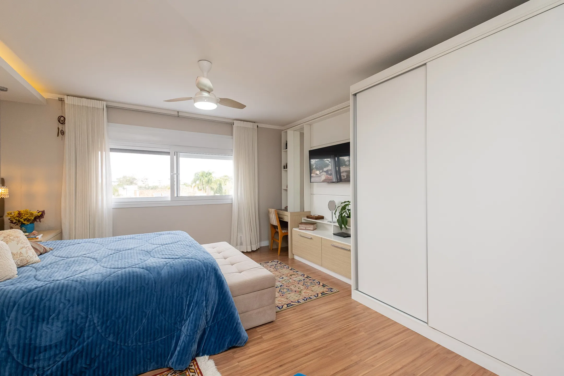 Apartamento de alto padrão à venda na Zona Norte de Pelotas - 141 m², 3 quartos (sendo 1 suíte), móveis planejados e 2 vagas cobertas. - 10