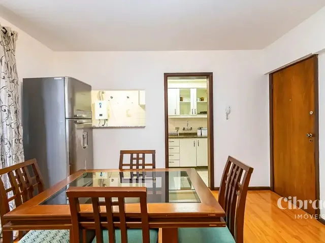 Apartamento 2 quartos e 1 banheiro, para alugar, no bairro Mercês em Curitiba