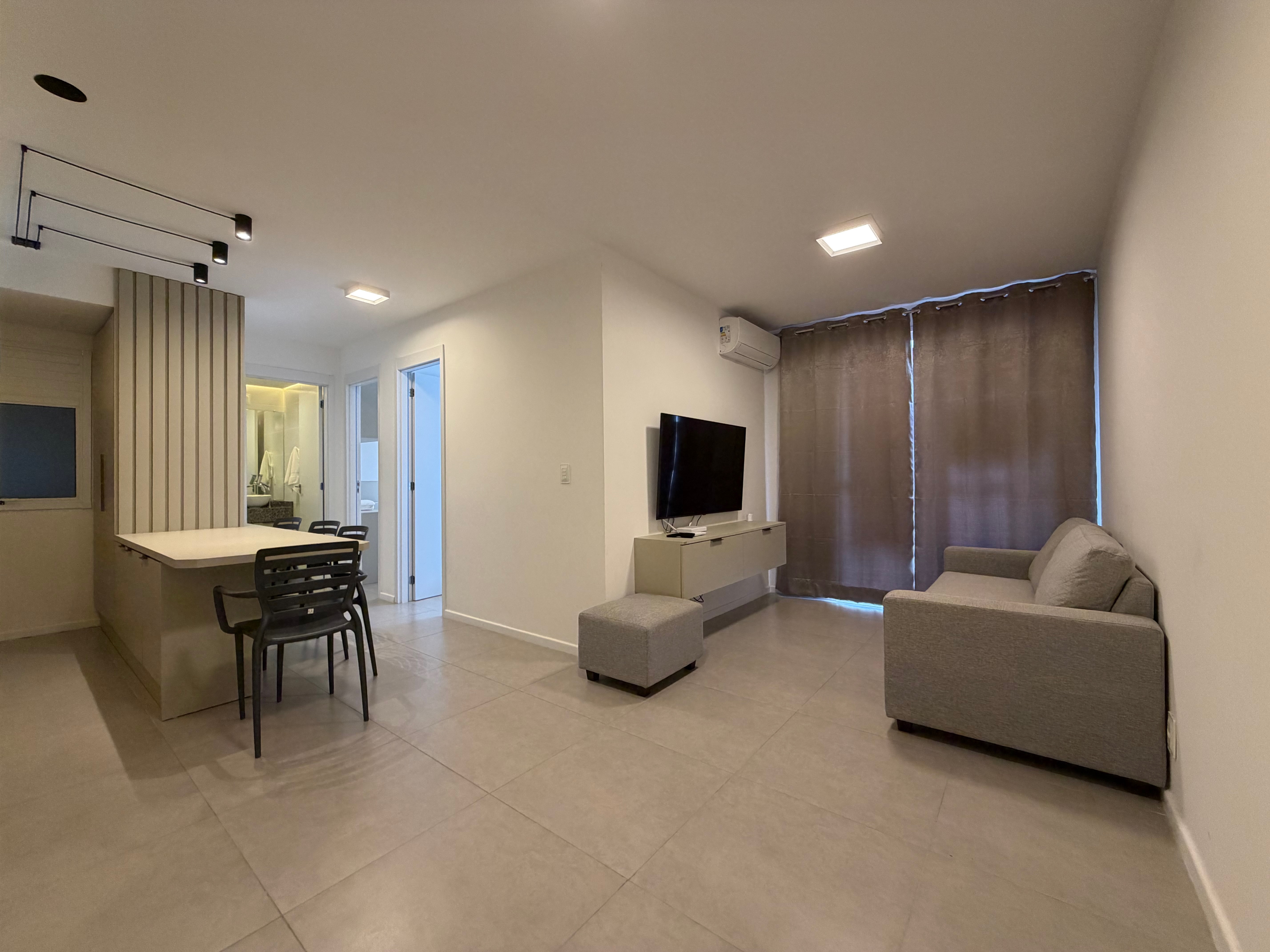 Apartamento mobiliado à venda no Acqua Parque Residence, Centro - 50 m², 2 quartos, cozinha planejada e sacada com ótima posição solar.
