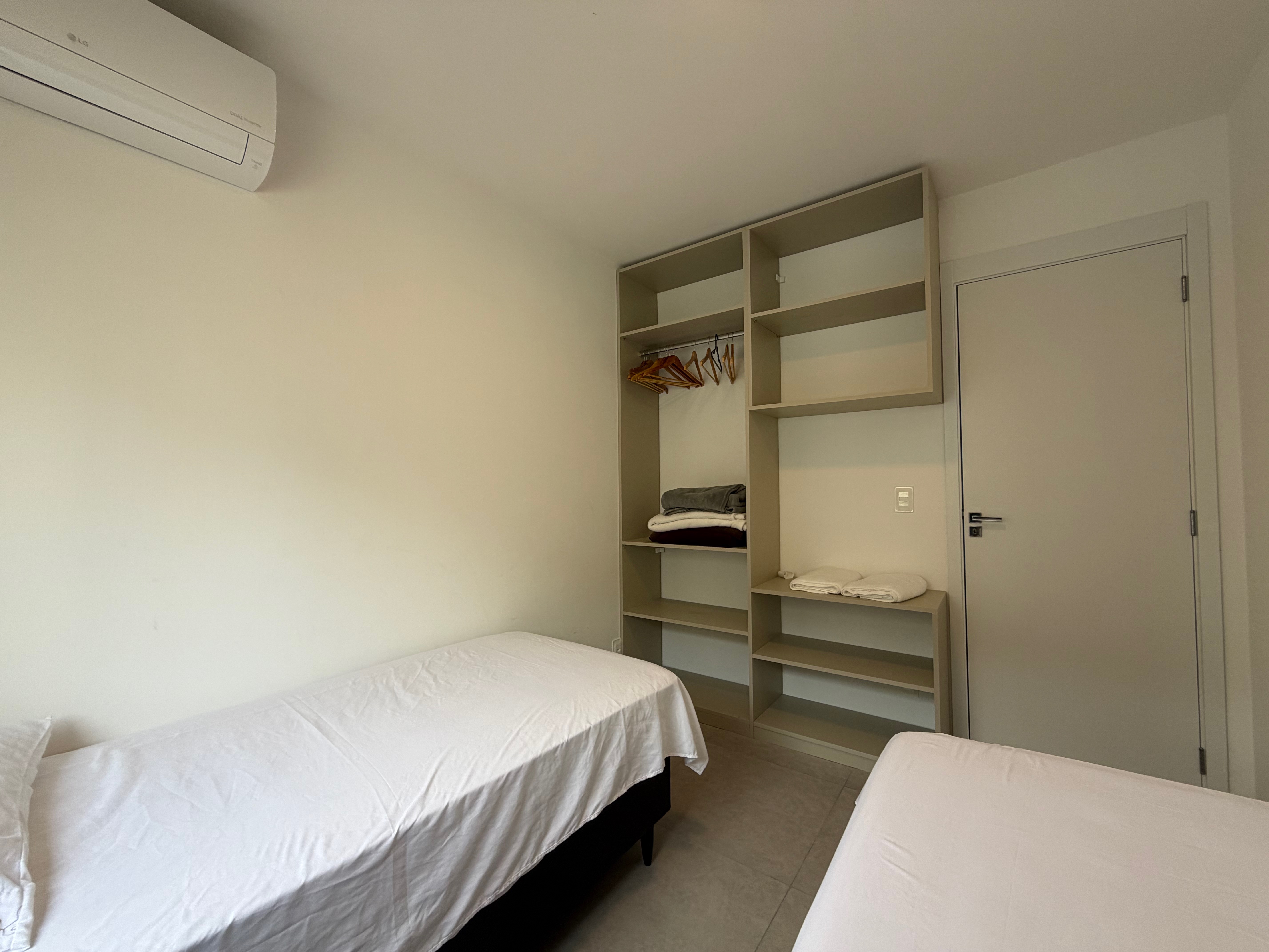 Apartamento mobiliado à venda no Acqua Parque Residence, Centro - 50 m², 2 quartos, cozinha planejada e sacada com ótima posição solar. - 12