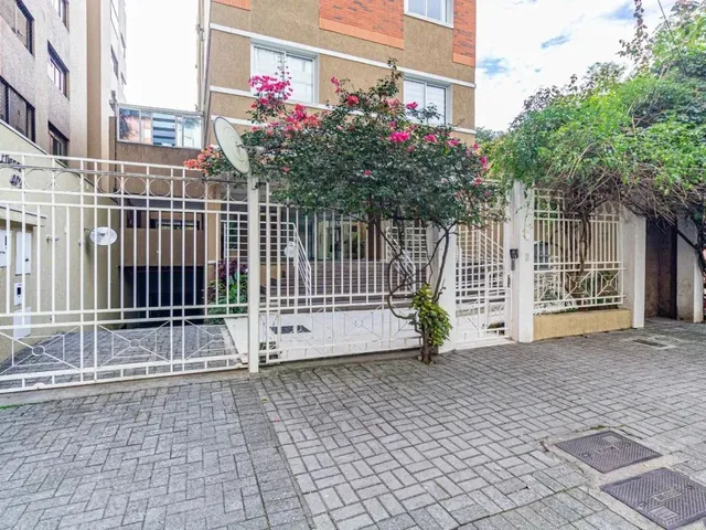 Apartamento 2 quartos e 2 banheiros, para alugar, no bairro Água Verde em Curitiba