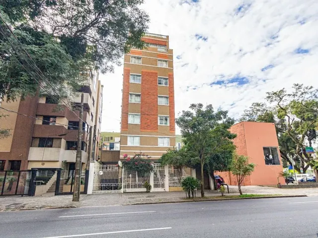 Apartamento 2 quartos e 2 banheiros, para alugar, no bairro Água Verde em Curitiba