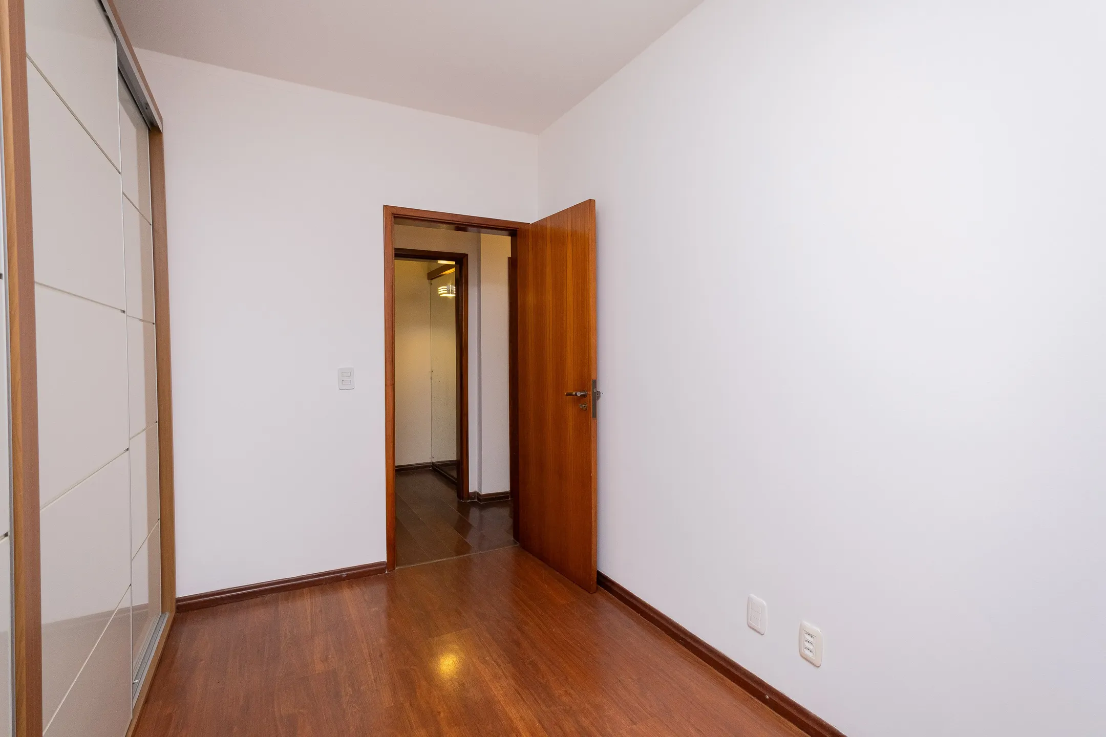Apartamento à venda no Boulevard Manta, Areal - 127 m², 3 quartos, cozinha com armários sob medida, acabamentos impecáveis e sacada. - 11