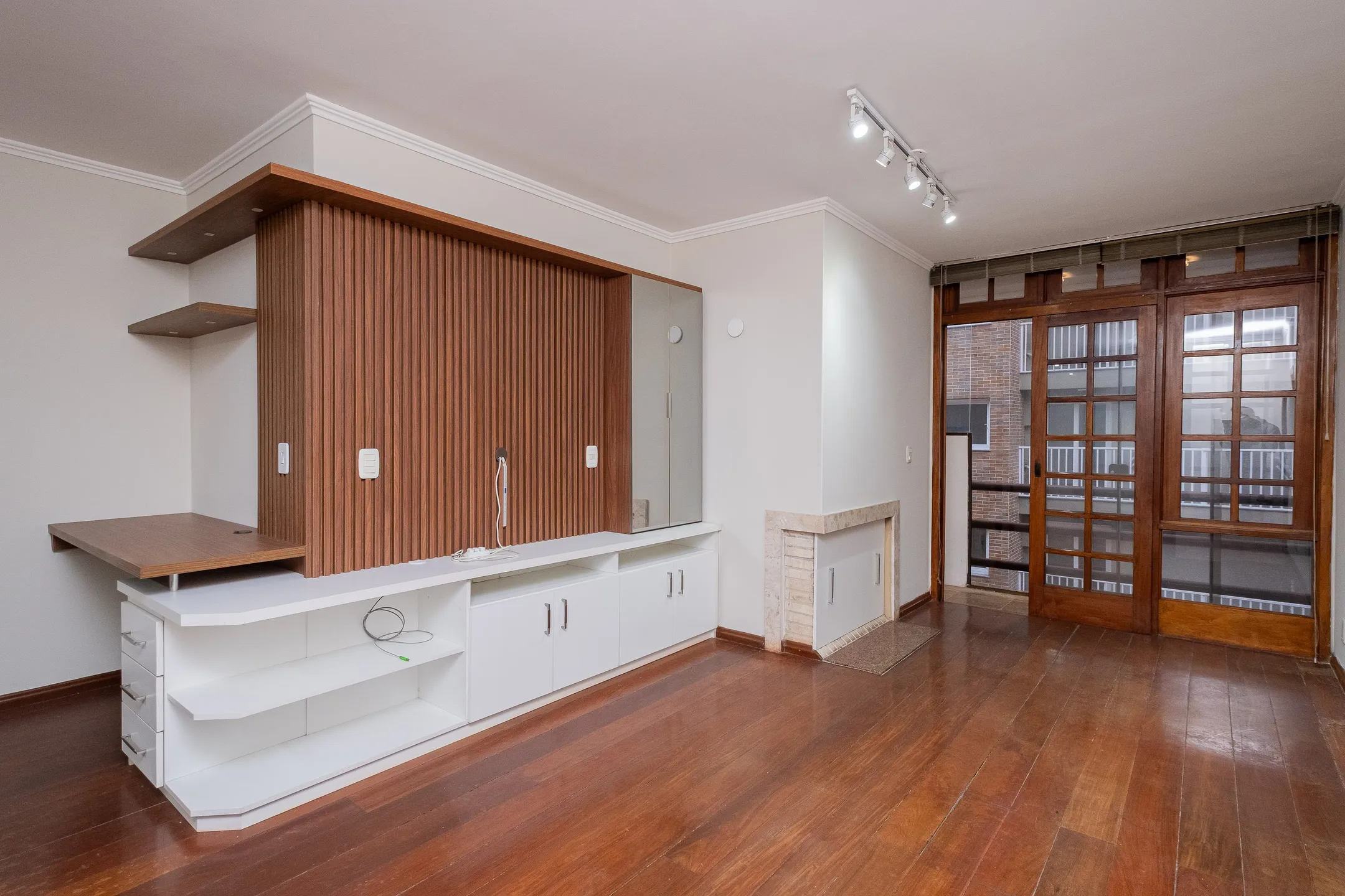 Apartamento à venda no Boulevard Manta, Areal - 127 m², 3 quartos, cozinha com armários sob medida, acabamentos impecáveis e sacada.
