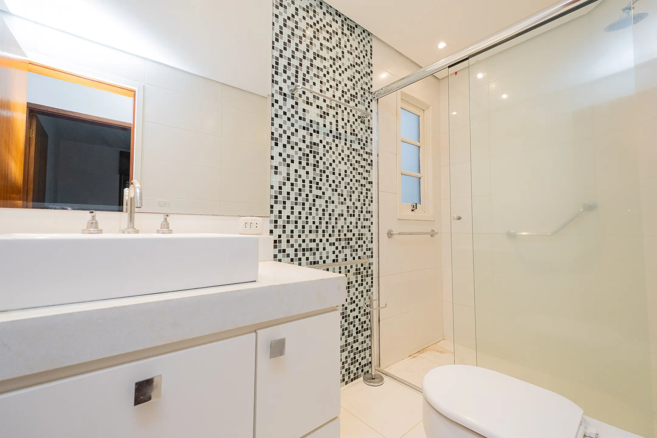 Apartamento à venda no Boulevard Manta, Areal - 127 m², 3 quartos, cozinha com armários sob medida, acabamentos impecáveis e sacada. - 14