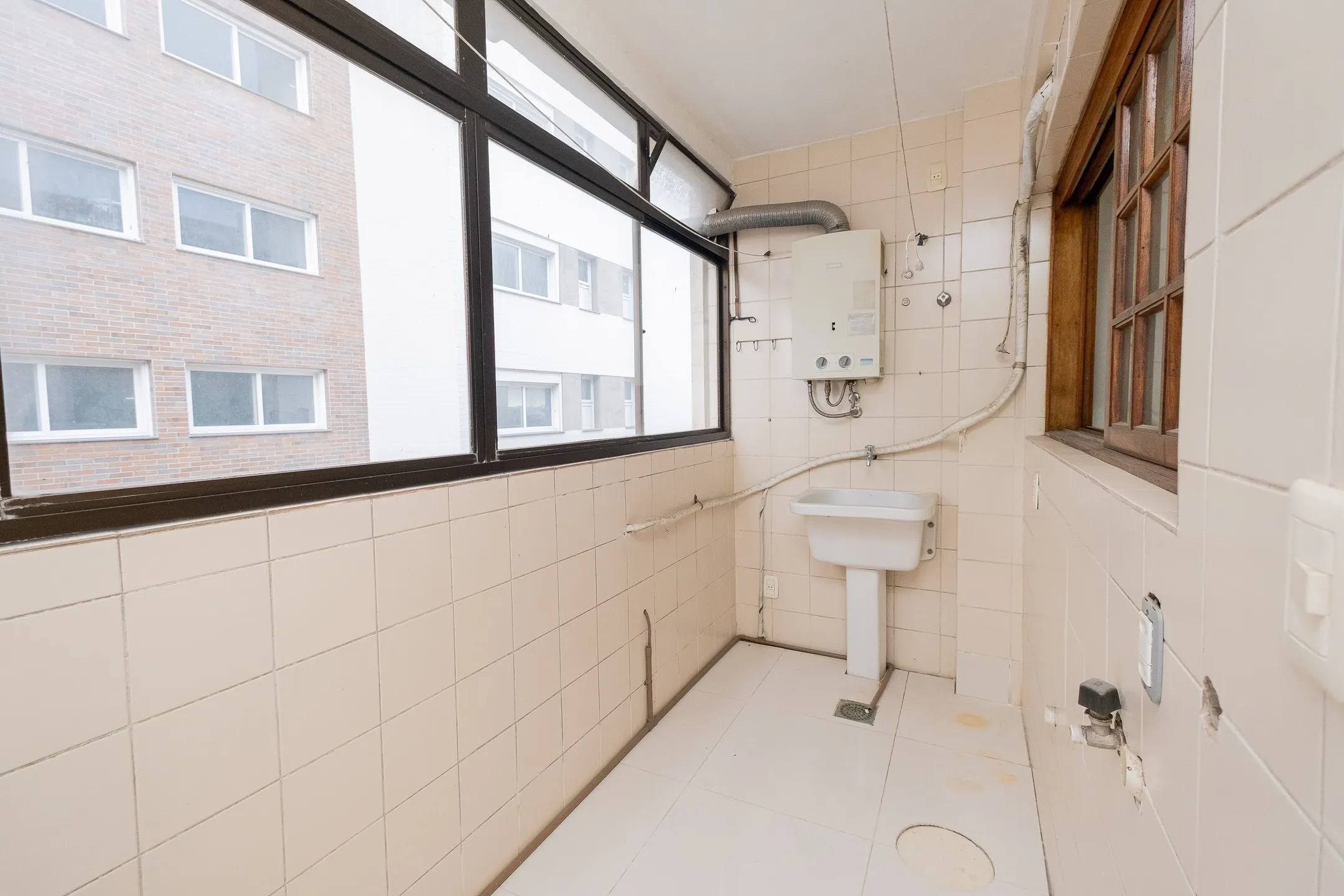 Apartamento à venda no Boulevard Manta, Areal - 127 m², 3 quartos, cozinha com armários sob medida, acabamentos impecáveis e sacada. - 15