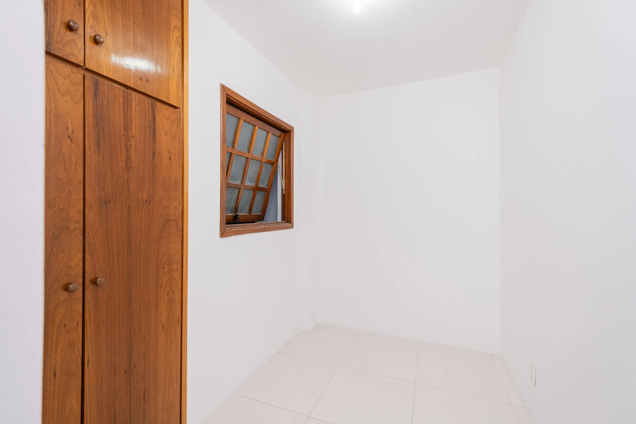 Apartamento à venda no Boulevard Manta, Areal - 127 m², 3 quartos, cozinha com armários sob medida, acabamentos impecáveis e sacada. - 16