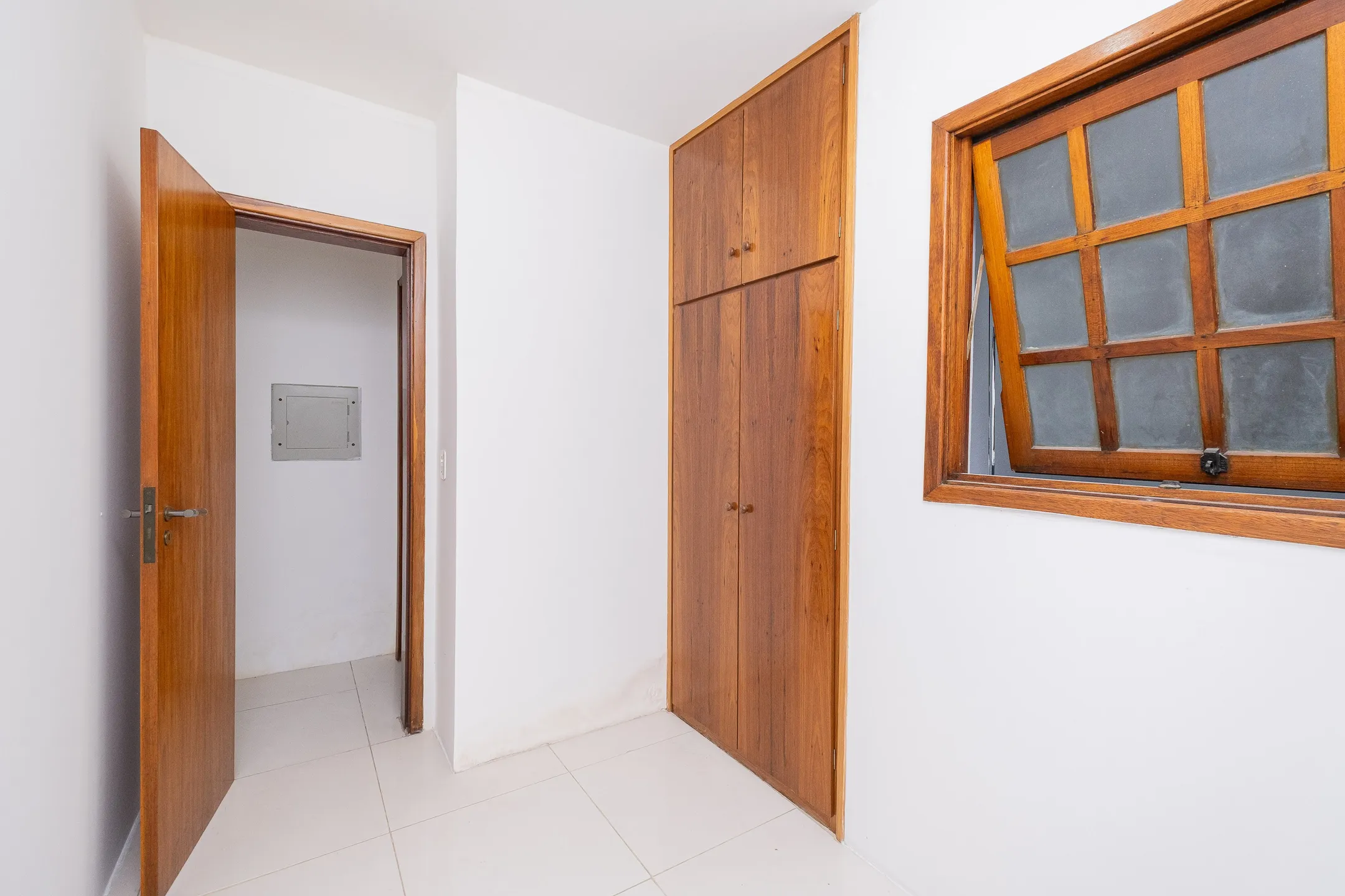 Apartamento à venda no Boulevard Manta, Areal - 127 m², 3 quartos, cozinha com armários sob medida, acabamentos impecáveis e sacada. - 17
