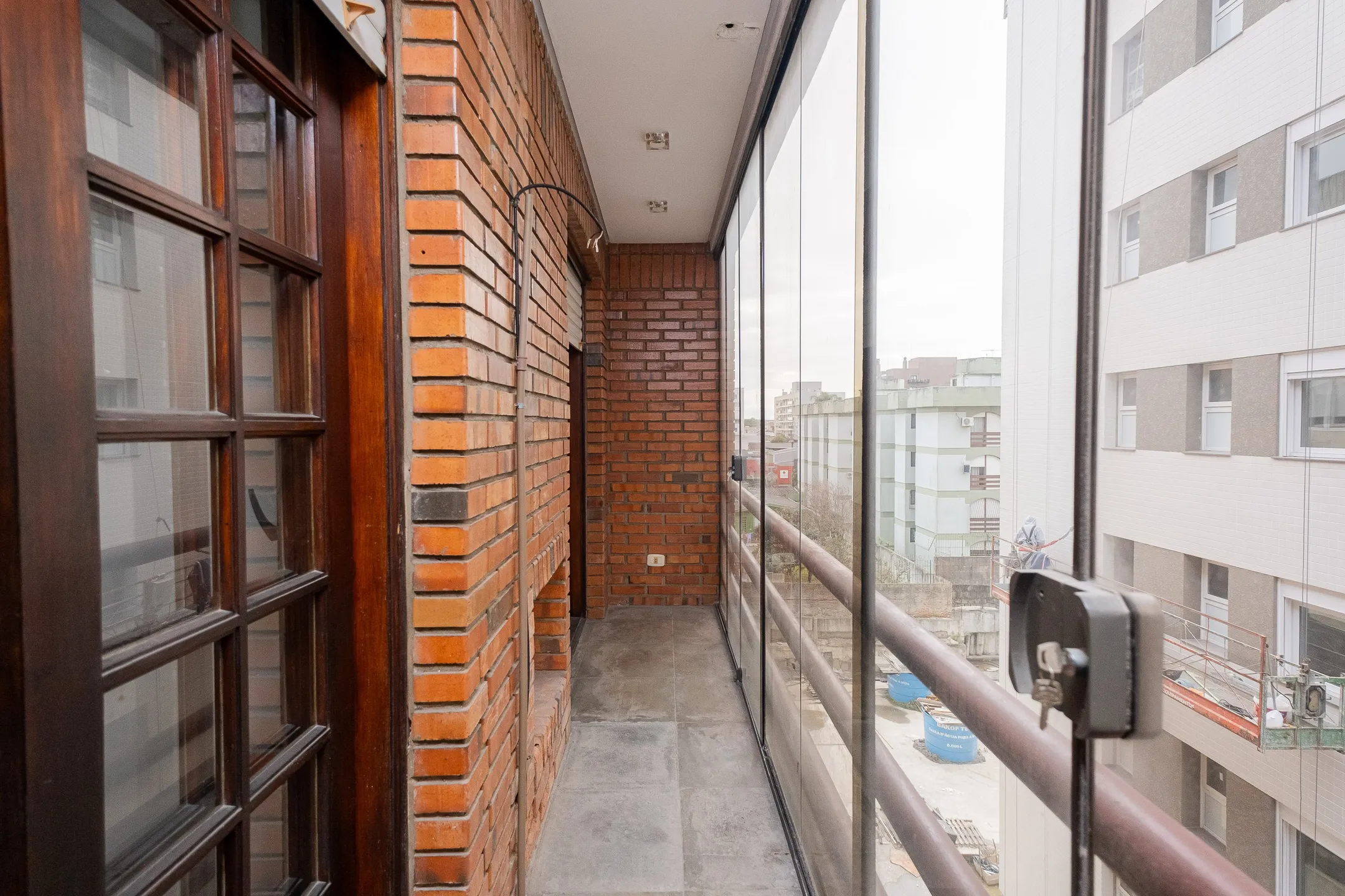 Apartamento à venda no Boulevard Manta, Areal - 127 m², 3 quartos, cozinha com armários sob medida, acabamentos impecáveis e sacada. - 19