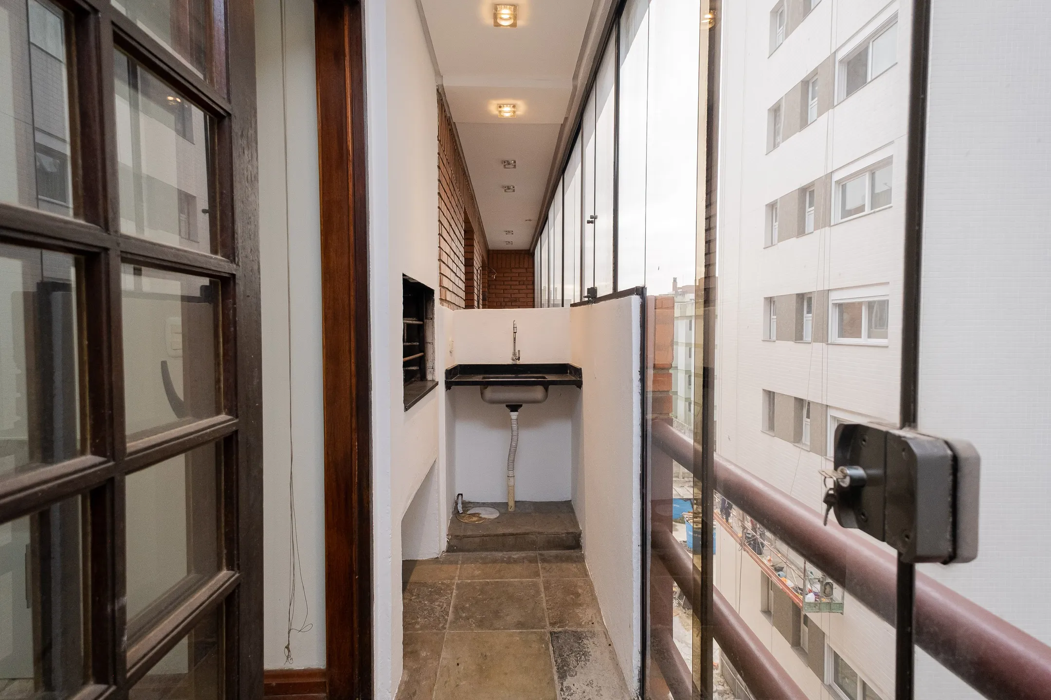 Apartamento à venda no Boulevard Manta, Areal - 127 m², 3 quartos, cozinha com armários sob medida, acabamentos impecáveis e sacada. - 20