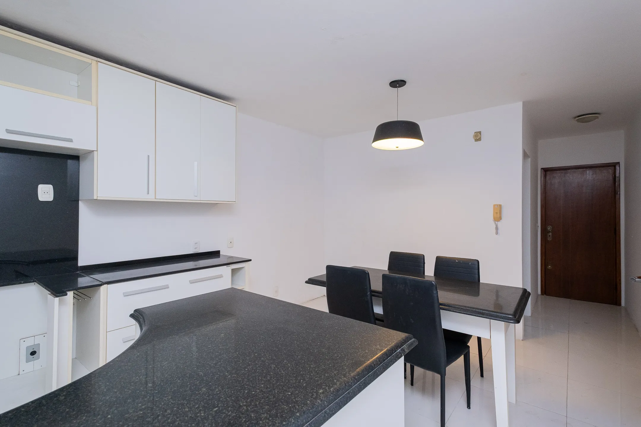 Apartamento à venda no Boulevard Manta, Areal - 127 m², 3 quartos, cozinha com armários sob medida, acabamentos impecáveis e sacada. - 8