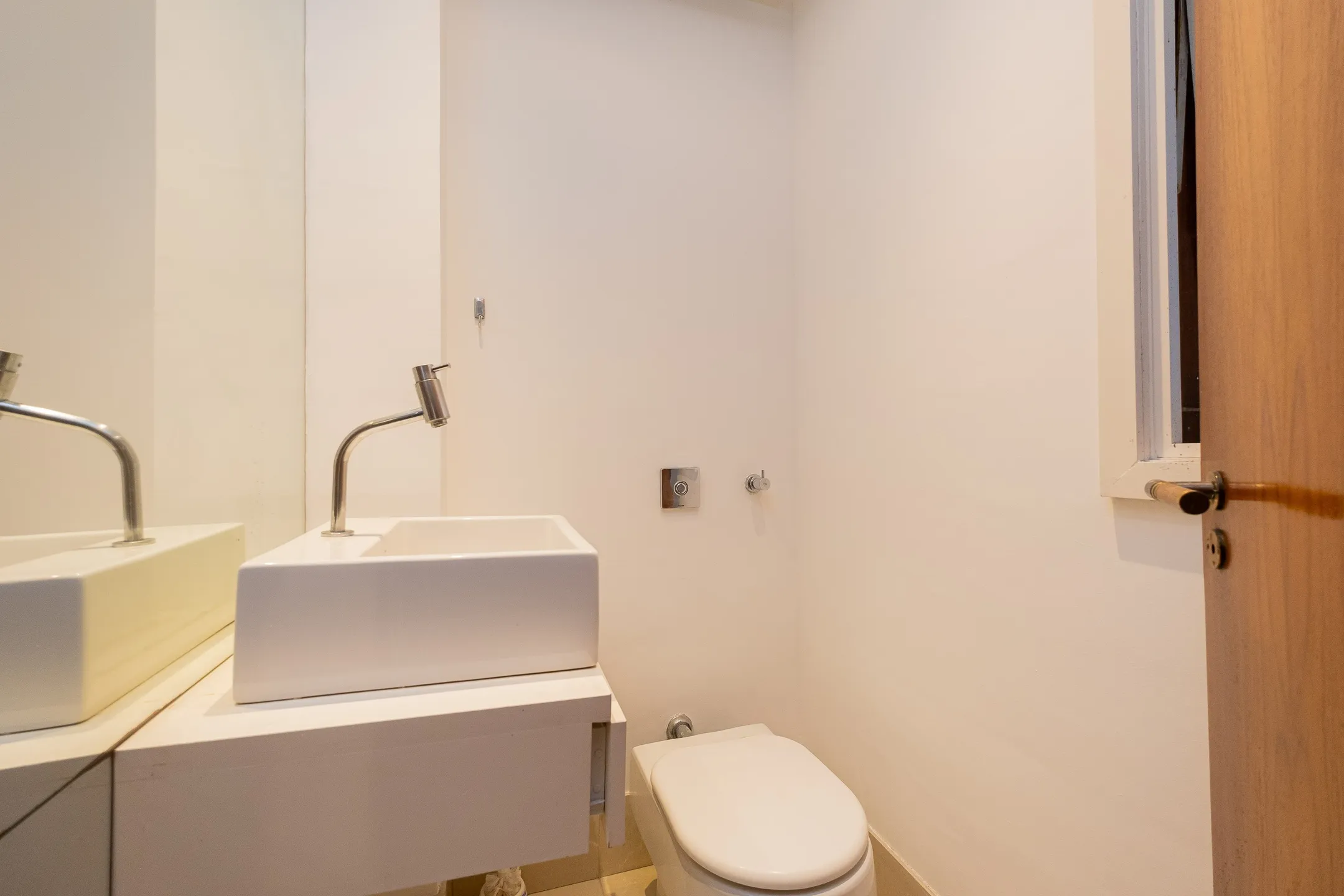 Apartamento à venda no Boulevard Manta, Areal - 127 m², 3 quartos, cozinha com armários sob medida, acabamentos impecáveis e sacada. - 9