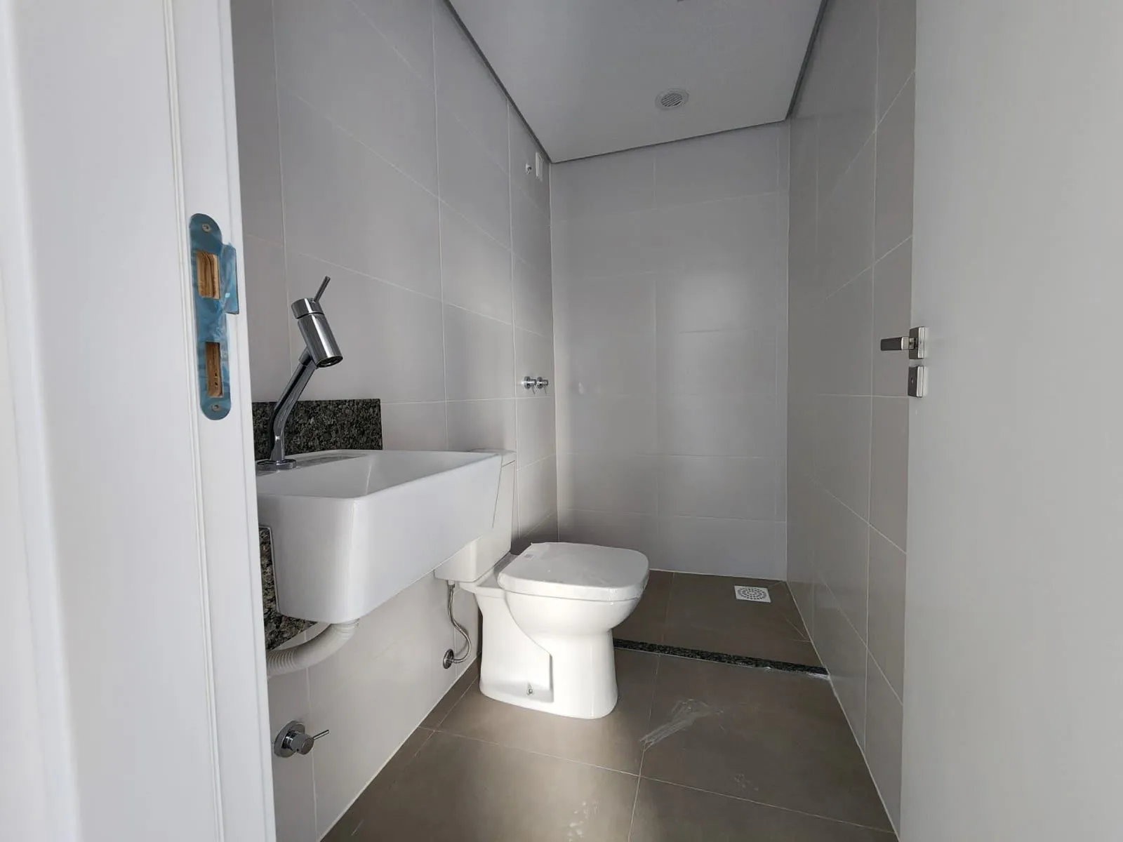 Apartamento à venda no Vitta Gardens Club, São Gonçalo - 70 m², 3 quartos (sendo 1 suíte), ampla sacada com churrasqueira e vaga coberta. - 7