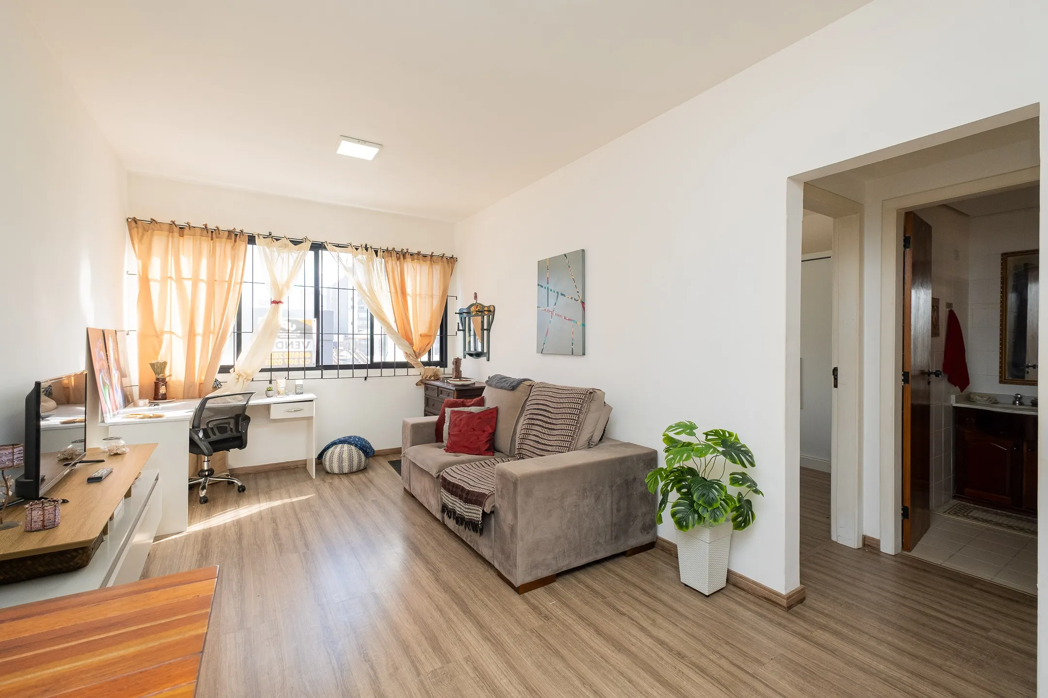 Apartamento à venda no Residencial Pelotas mobiliado, Centro - 54 m², 1 quarto, cozinha planejada, ótima iluminação natural e vaga coberta.