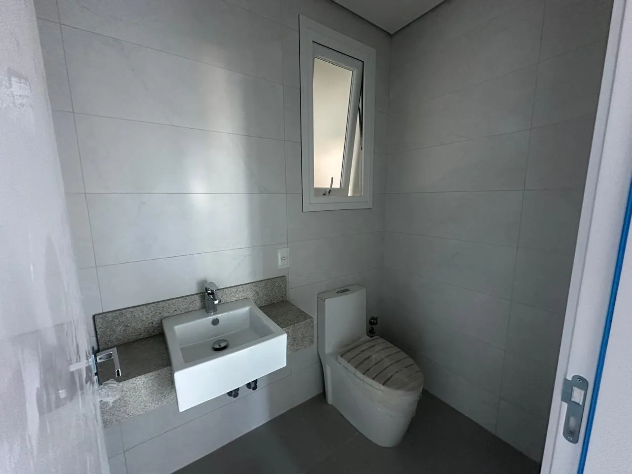 Apartamento à venda no Luís de Camões, Zona Norte de Pelotas - 97 m², 2 quartos (sendo 1 suíte), churrasqueira e sacada com face leste. - 7
