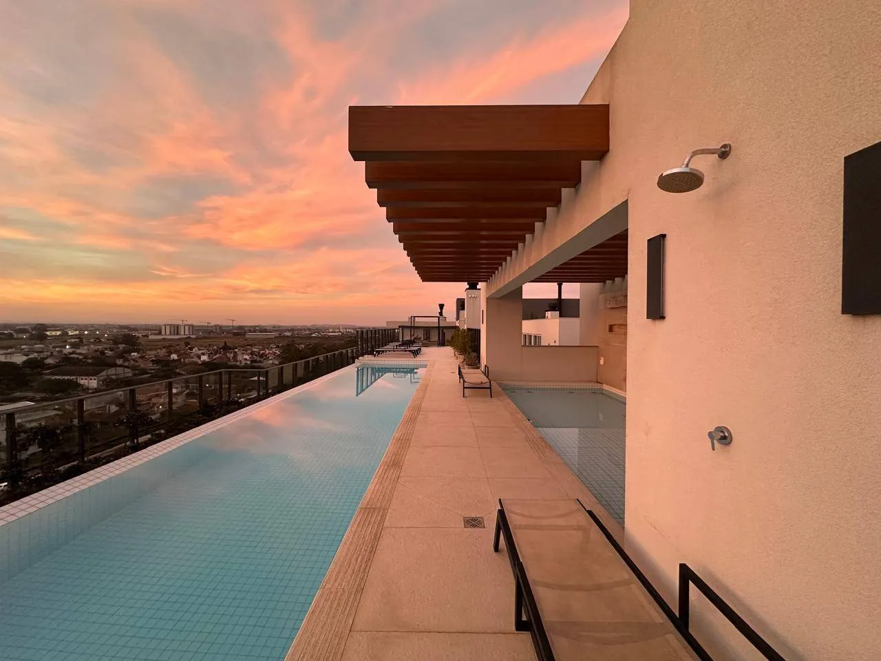 Apartamento à venda no Luís de Camões, Zona Norte de Pelotas - 97 m², 2 quartos (sendo 1 suíte), churrasqueira e sacada com face leste. - 12