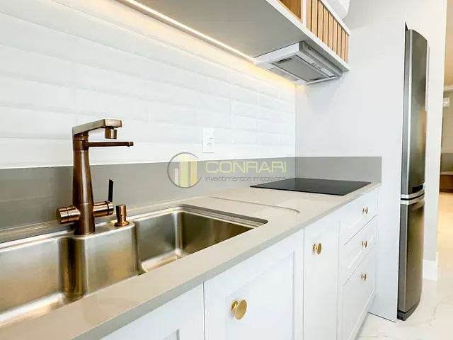 Apartamento com 230m² 3 quartos e 4 banheiros, à venda, no bairro Meia Praia em Itapema