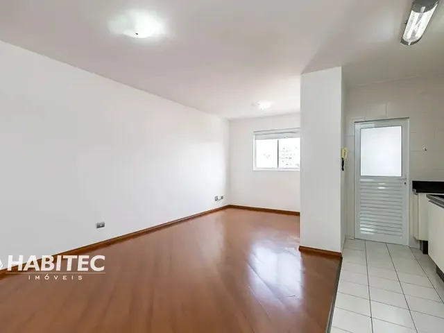 Apartamento 2 quartos e 1 banheiro, para alugar, no bairro Centro em Curitiba