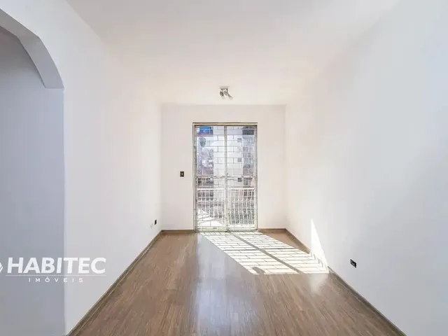 Apartamento 3 quartos e 2 banheiros, para alugar, no bairro Água Verde em Curitiba