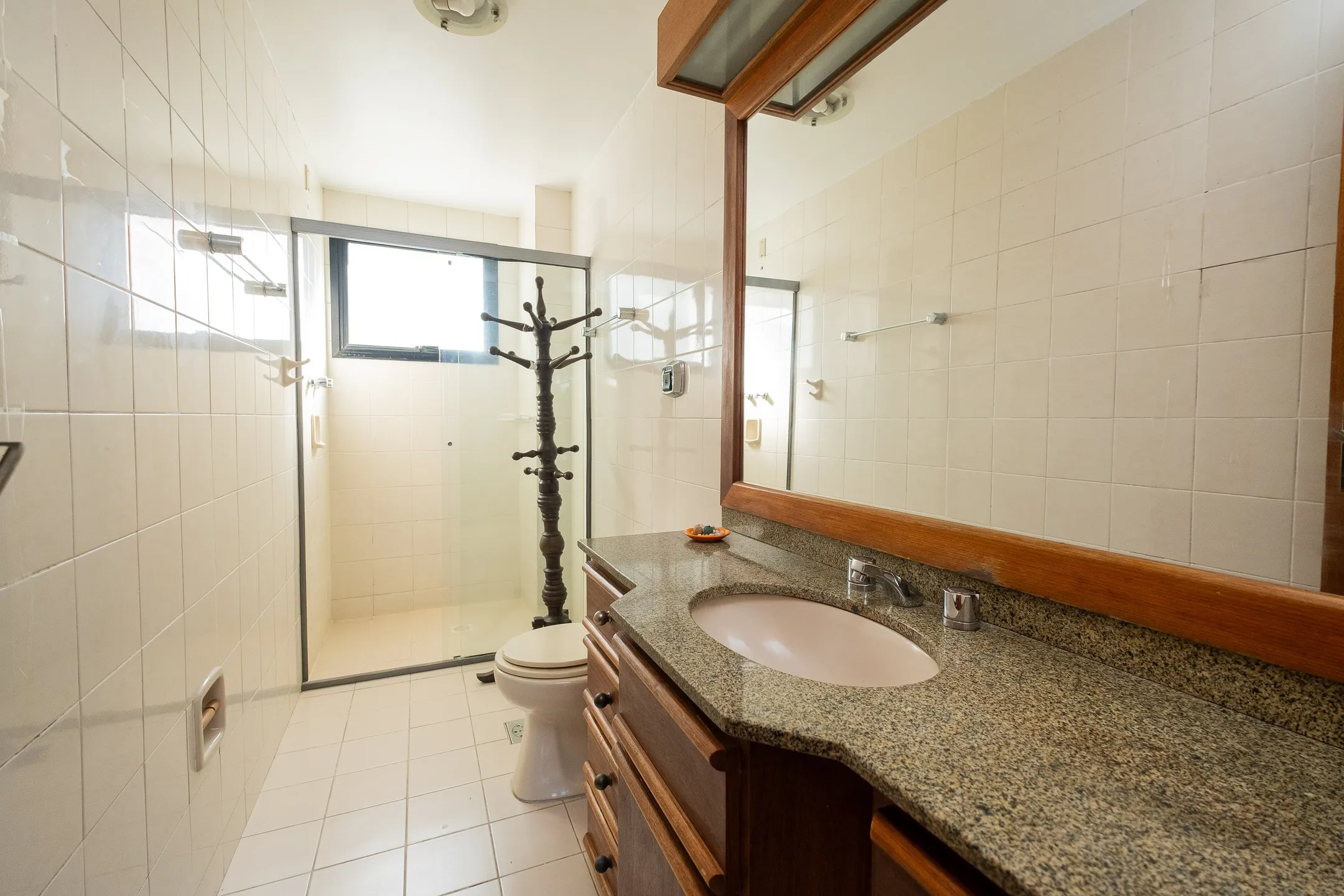 Apartamento duplex à venda no Edifício Alphaville, Centro - 300 m², 4 quartos (sendo 1 suíte), amplo terraço com face norte e vaga coberta. - 10