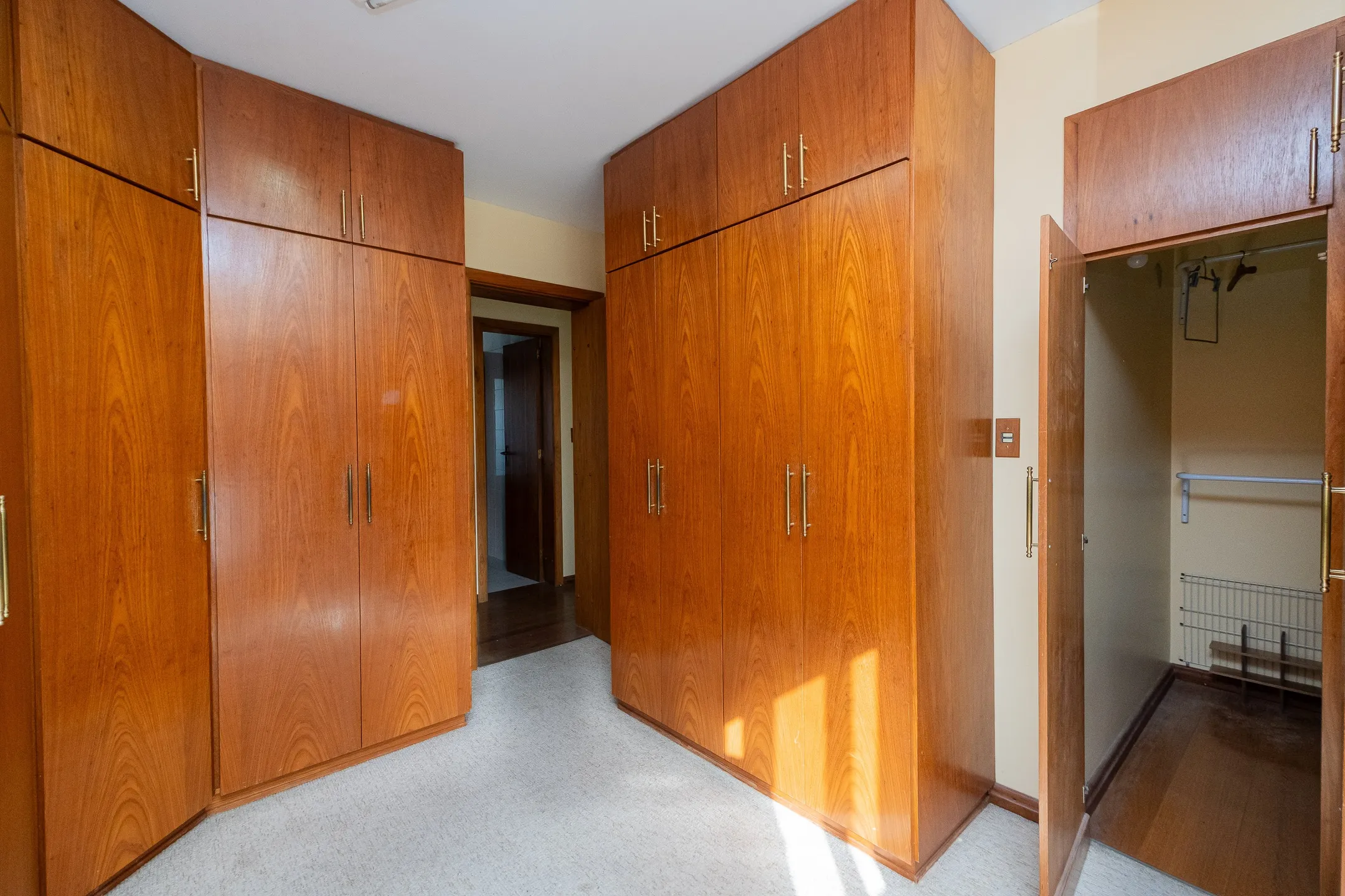 Apartamento duplex à venda no Edifício Alphaville, Centro - 300 m², 4 quartos (sendo 1 suíte), amplo terraço com face norte e vaga coberta. - 16