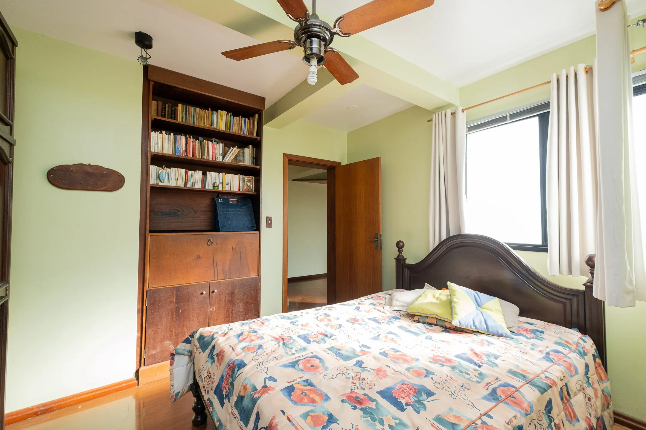 Apartamento duplex à venda no Edifício Alphaville, Centro - 300 m², 4 quartos (sendo 1 suíte), amplo terraço com face norte e vaga coberta. - 21
