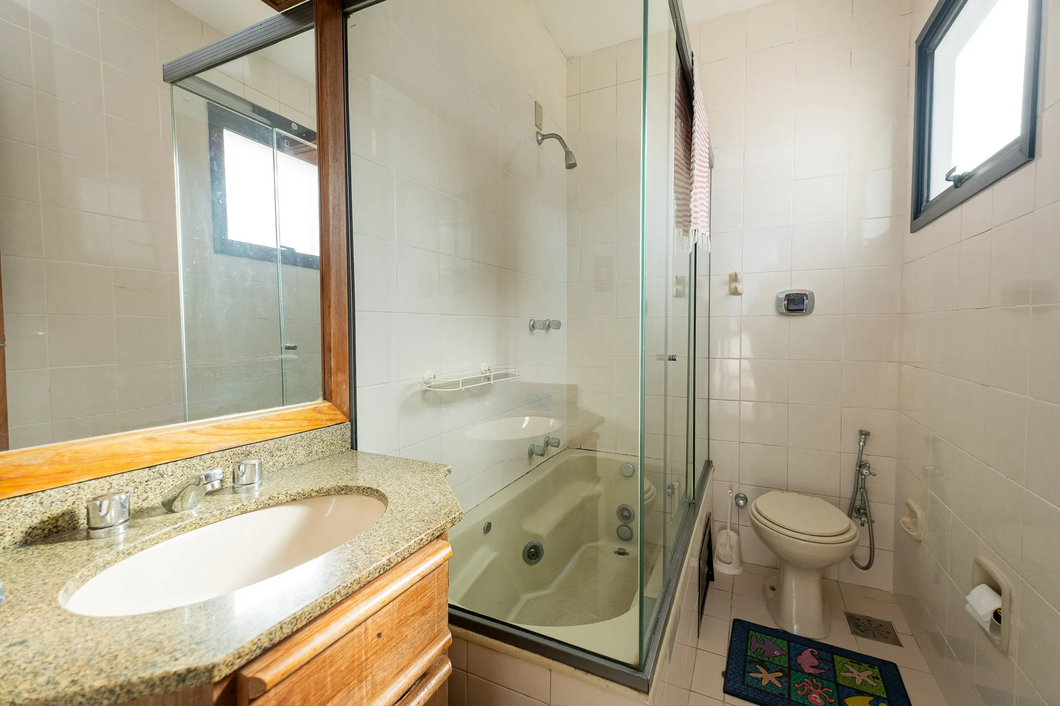 Apartamento duplex à venda no Edifício Alphaville, Centro - 300 m², 4 quartos (sendo 1 suíte), amplo terraço com face norte e vaga coberta. - 24