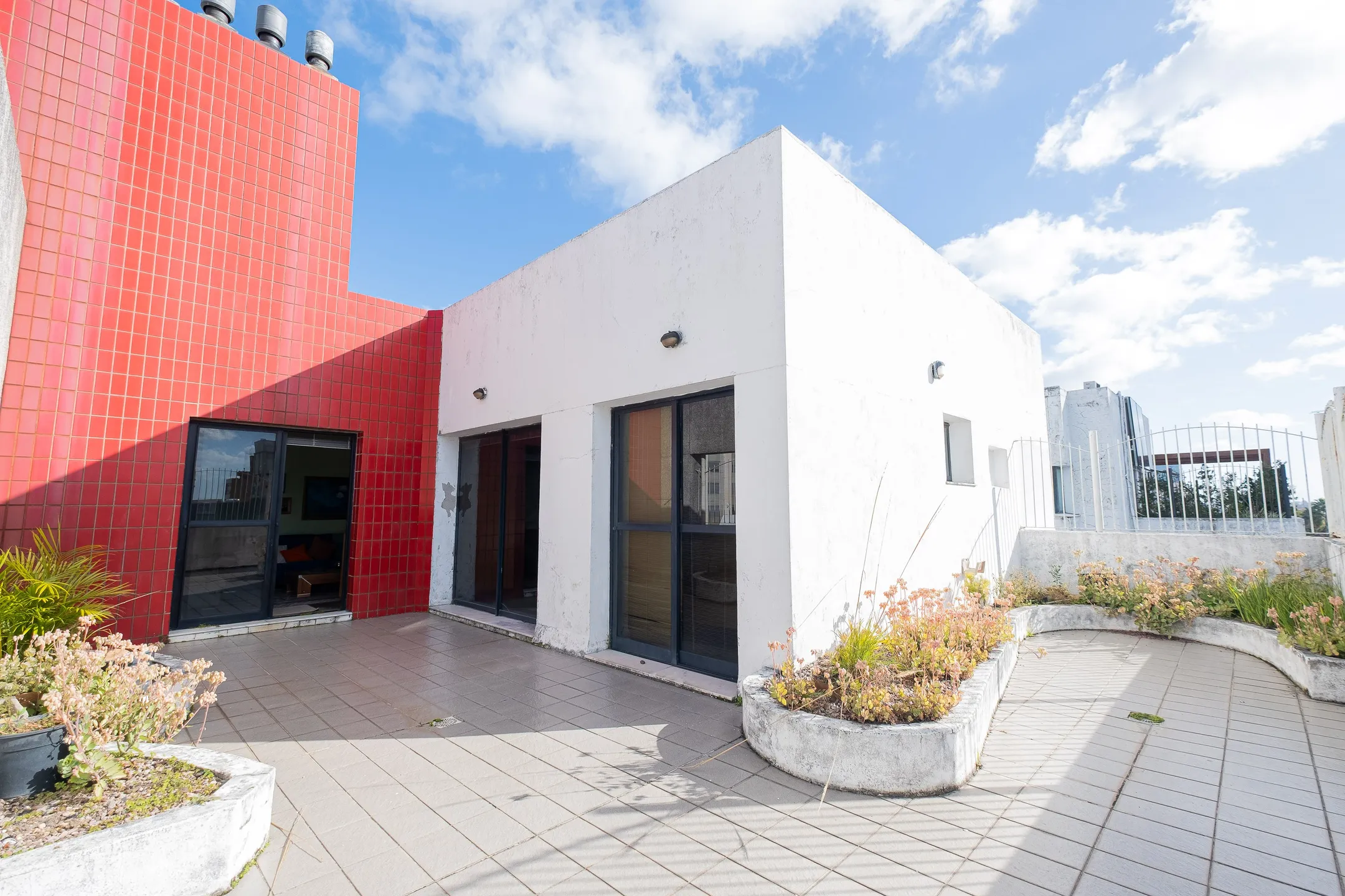 Apartamento duplex à venda no Edifício Alphaville, Centro - 300 m², 4 quartos (sendo 1 suíte), amplo terraço com face norte e vaga coberta. - 25
