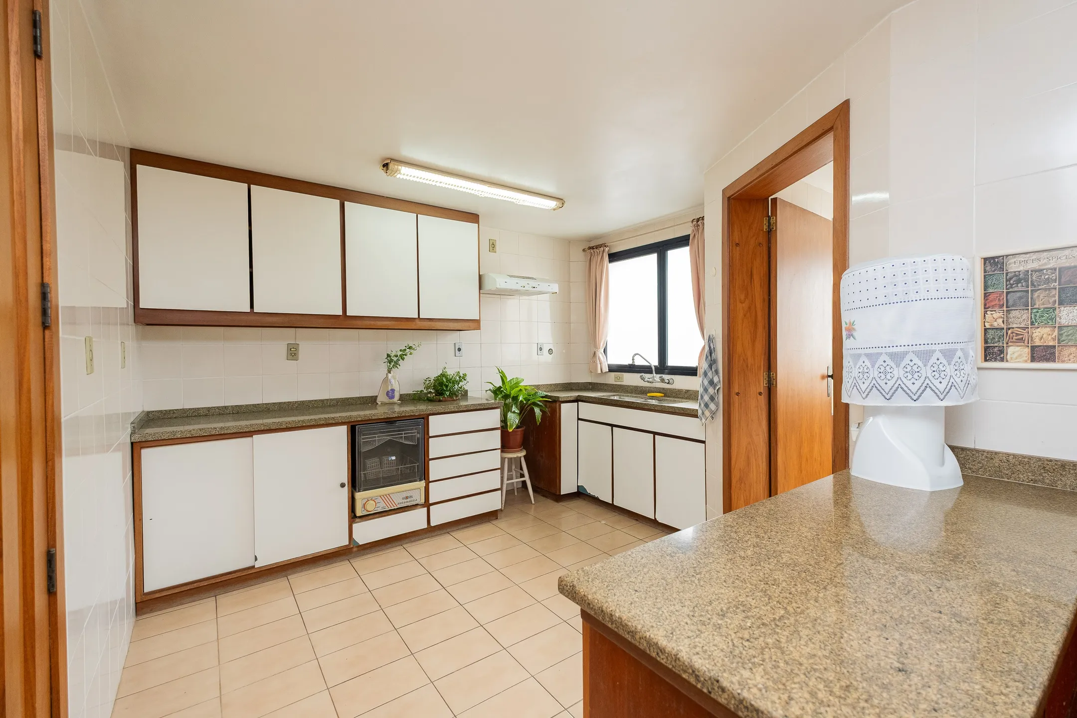 Apartamento duplex à venda no Edifício Alphaville, Centro - 300 m², 4 quartos (sendo 1 suíte), amplo terraço com face norte e vaga coberta. - 6